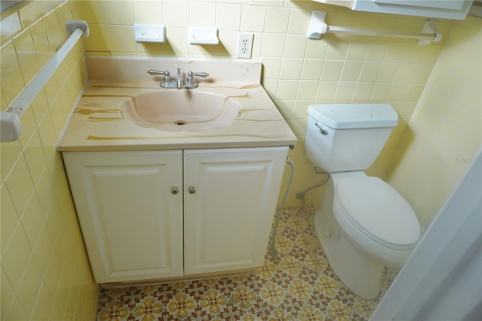 Image 12 of 17 For 385 Dolphin Avenue Se