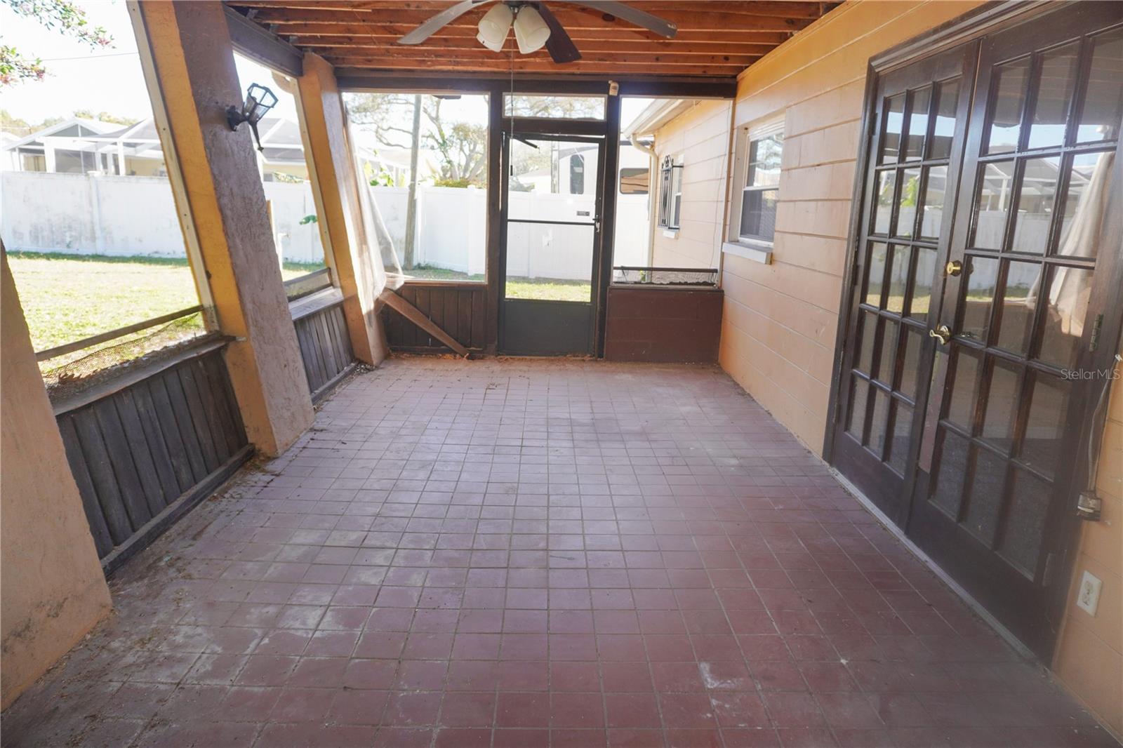 Image 13 of 17 For 385 Dolphin Avenue Se