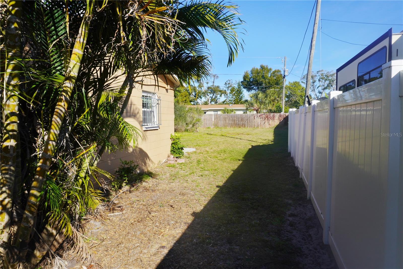 Image 17 of 17 For 385 Dolphin Avenue Se