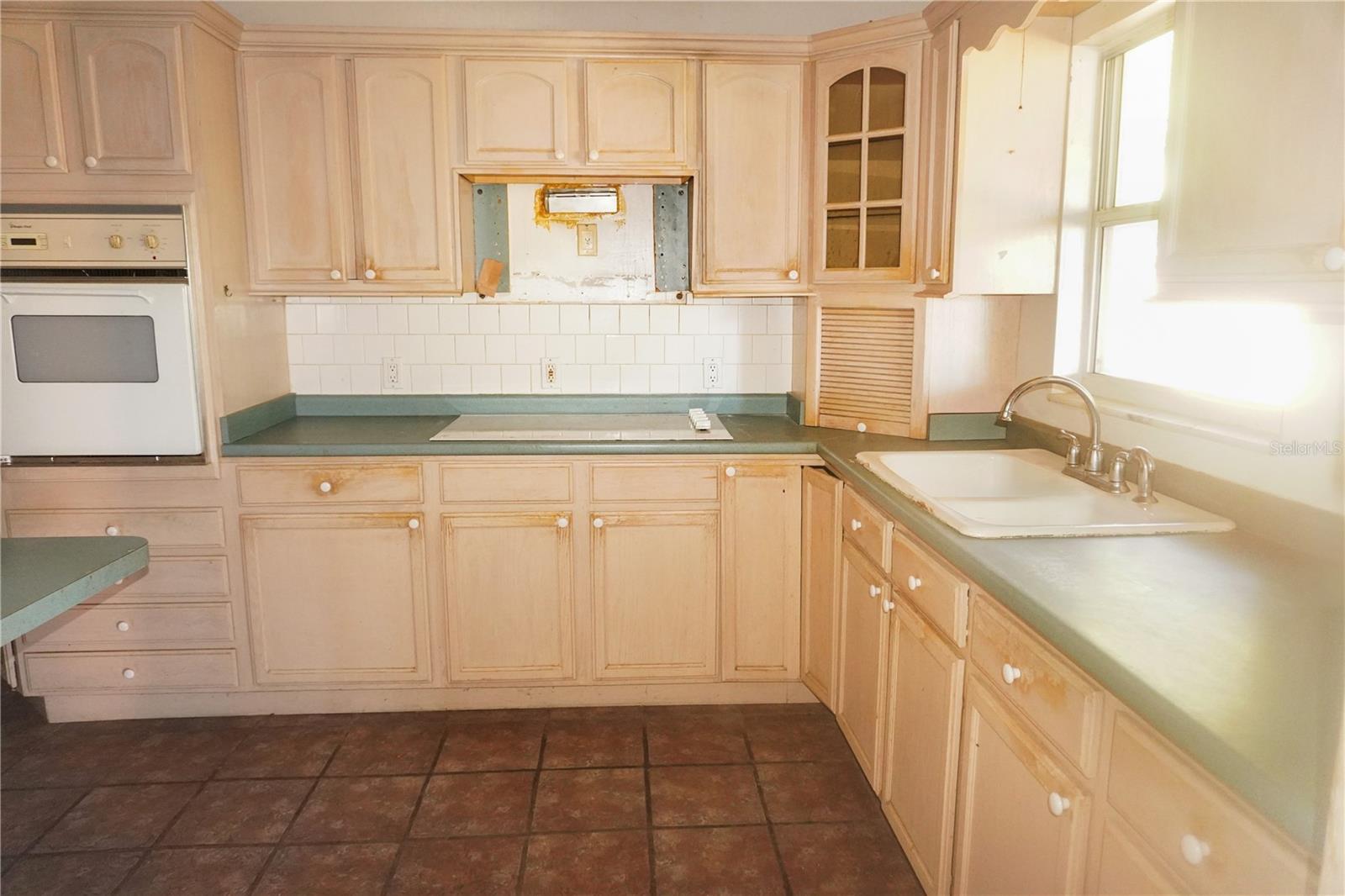 Image 2 of 17 For 385 Dolphin Avenue Se