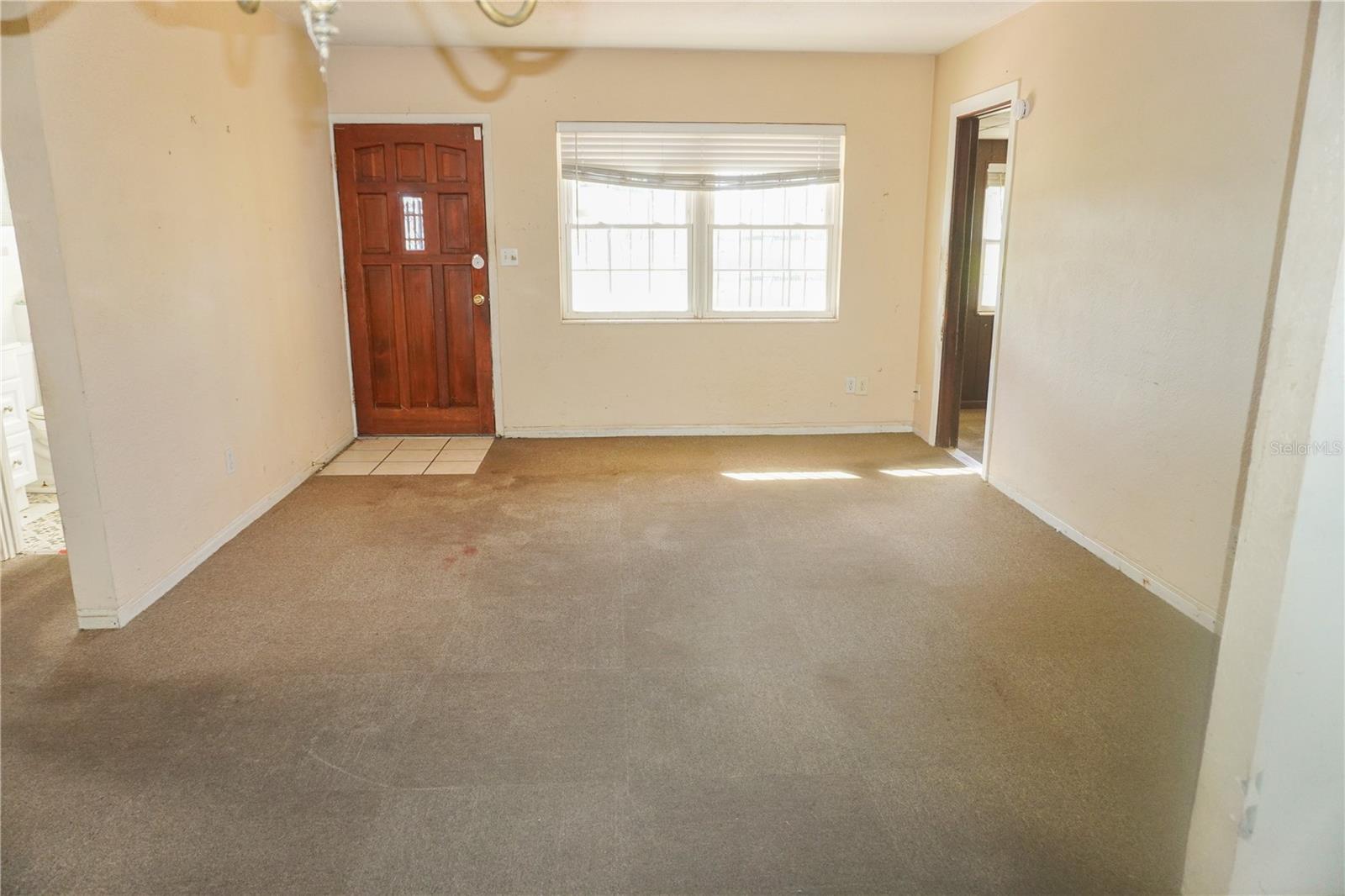 Image 4 of 17 For 385 Dolphin Avenue Se