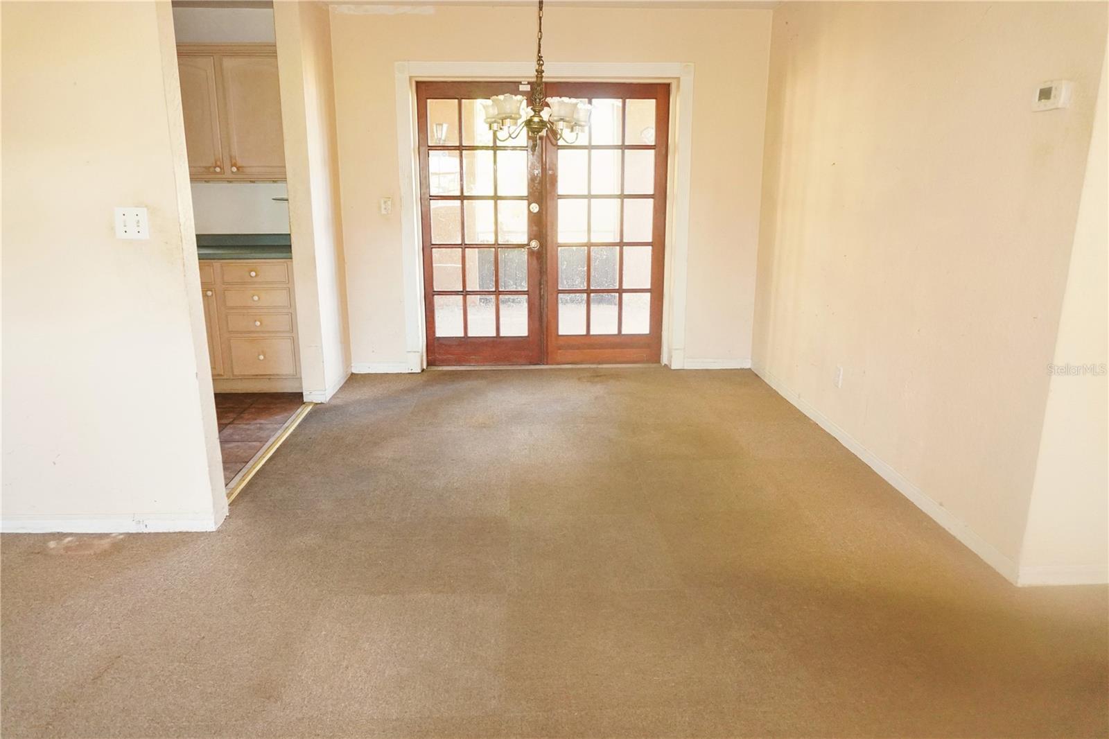 Image 5 of 17 For 385 Dolphin Avenue Se