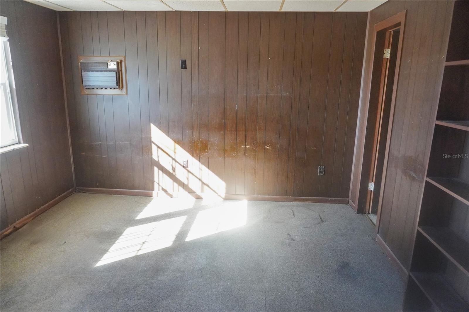 Image 6 of 17 For 385 Dolphin Avenue Se