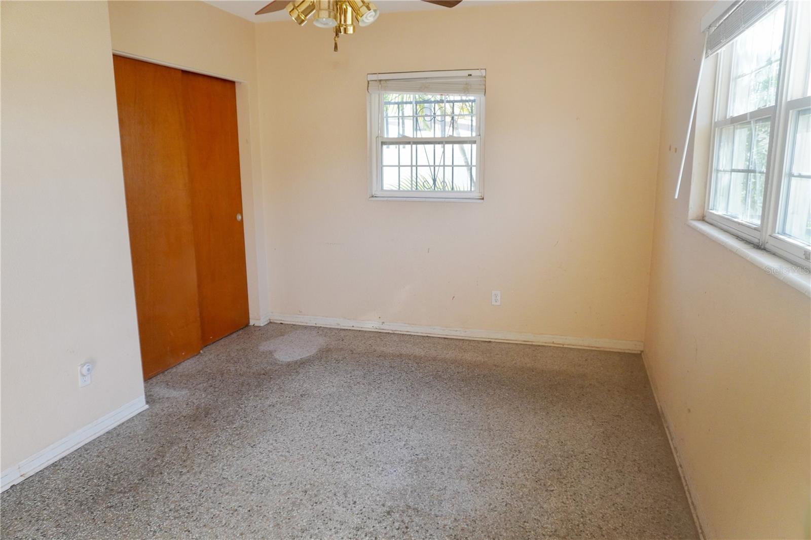 Image 8 of 17 For 385 Dolphin Avenue Se