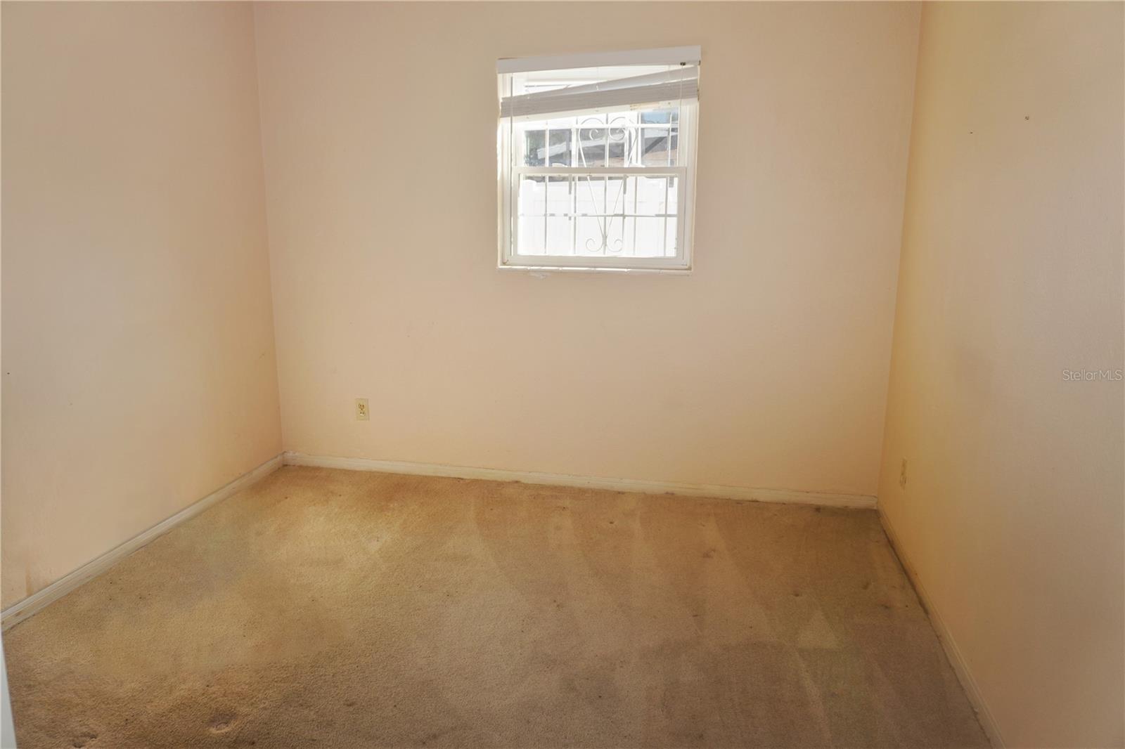 Image 9 of 17 For 385 Dolphin Avenue Se