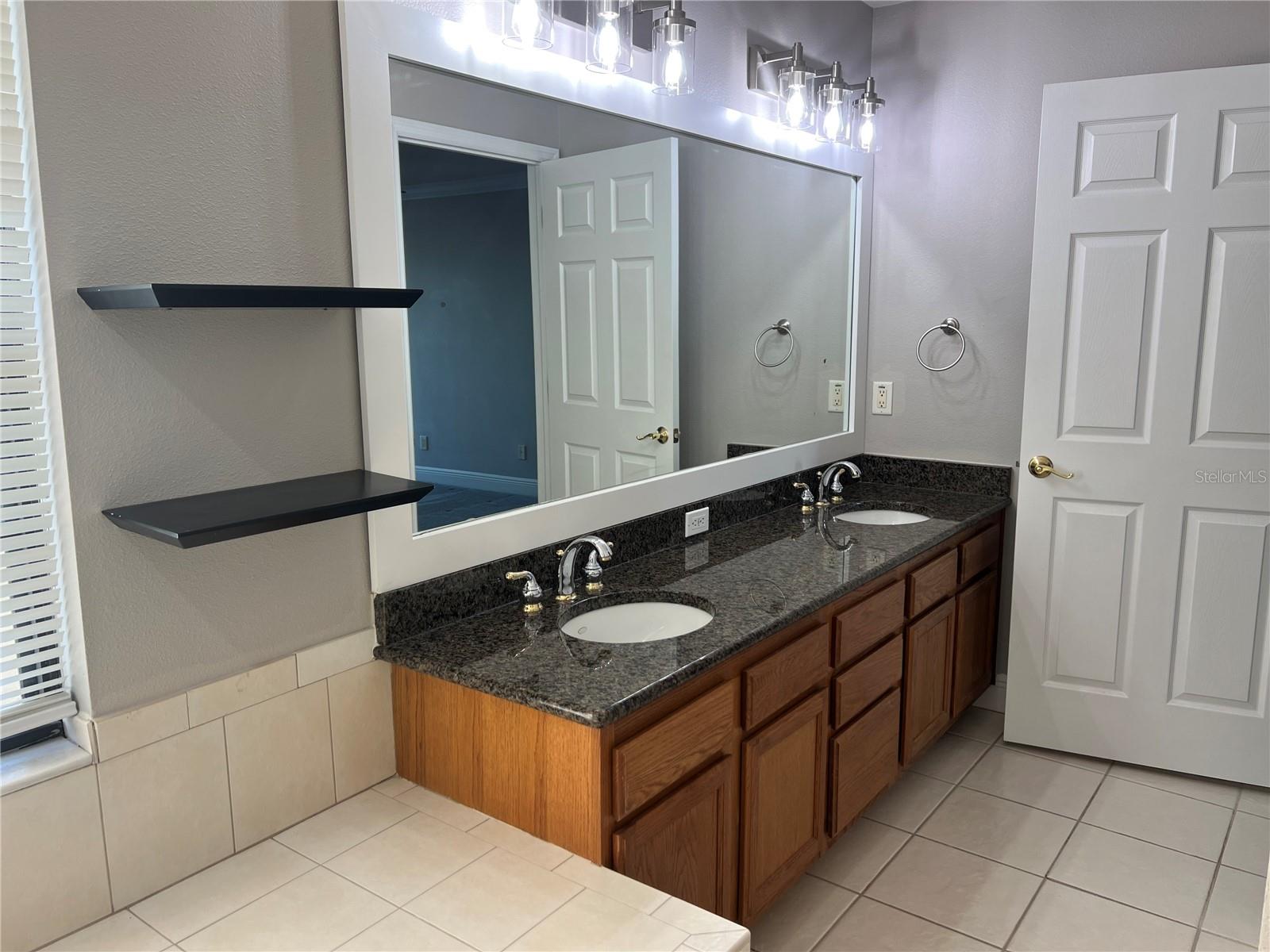 Image 12 of 27 For 614 Yardarm Drive 7