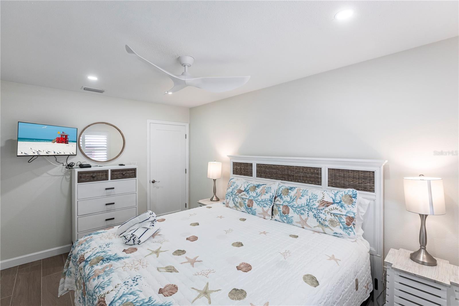 Image 10 of 16 For 6020 Midnight Pass Road 29