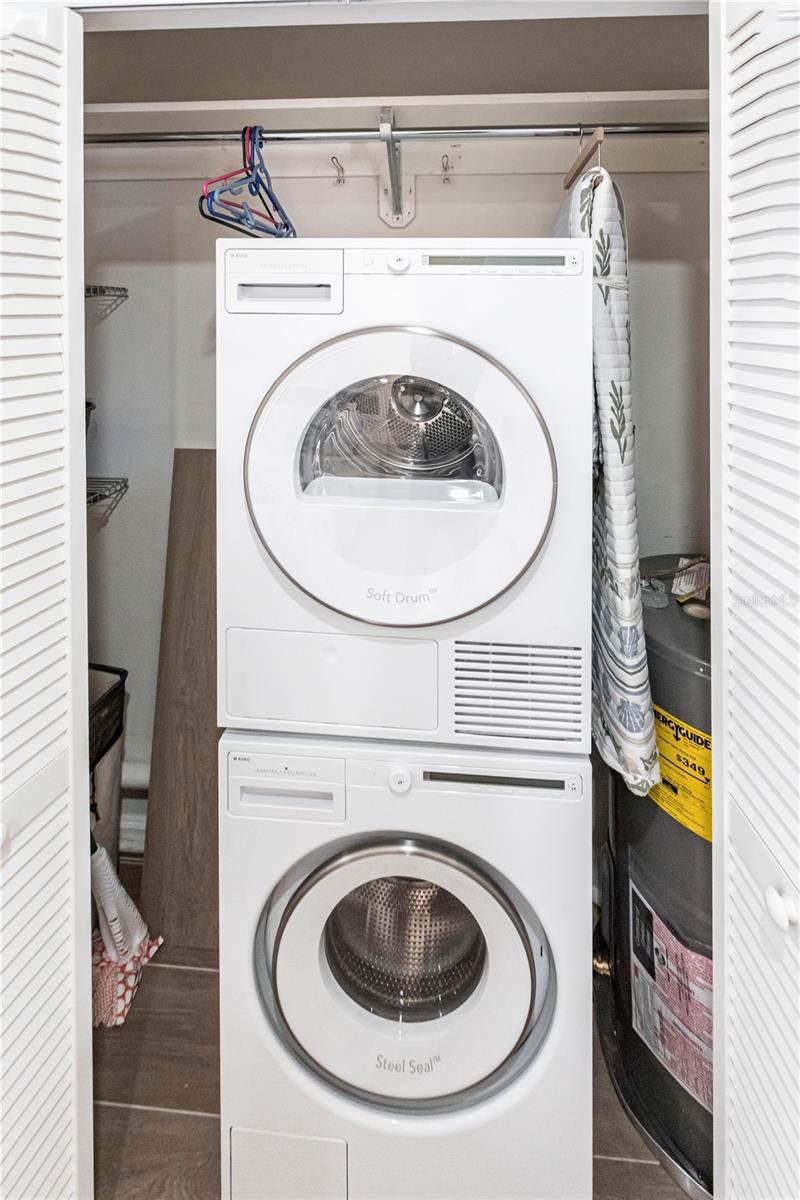 Image 15 of 16 For 6020 Midnight Pass Road 29