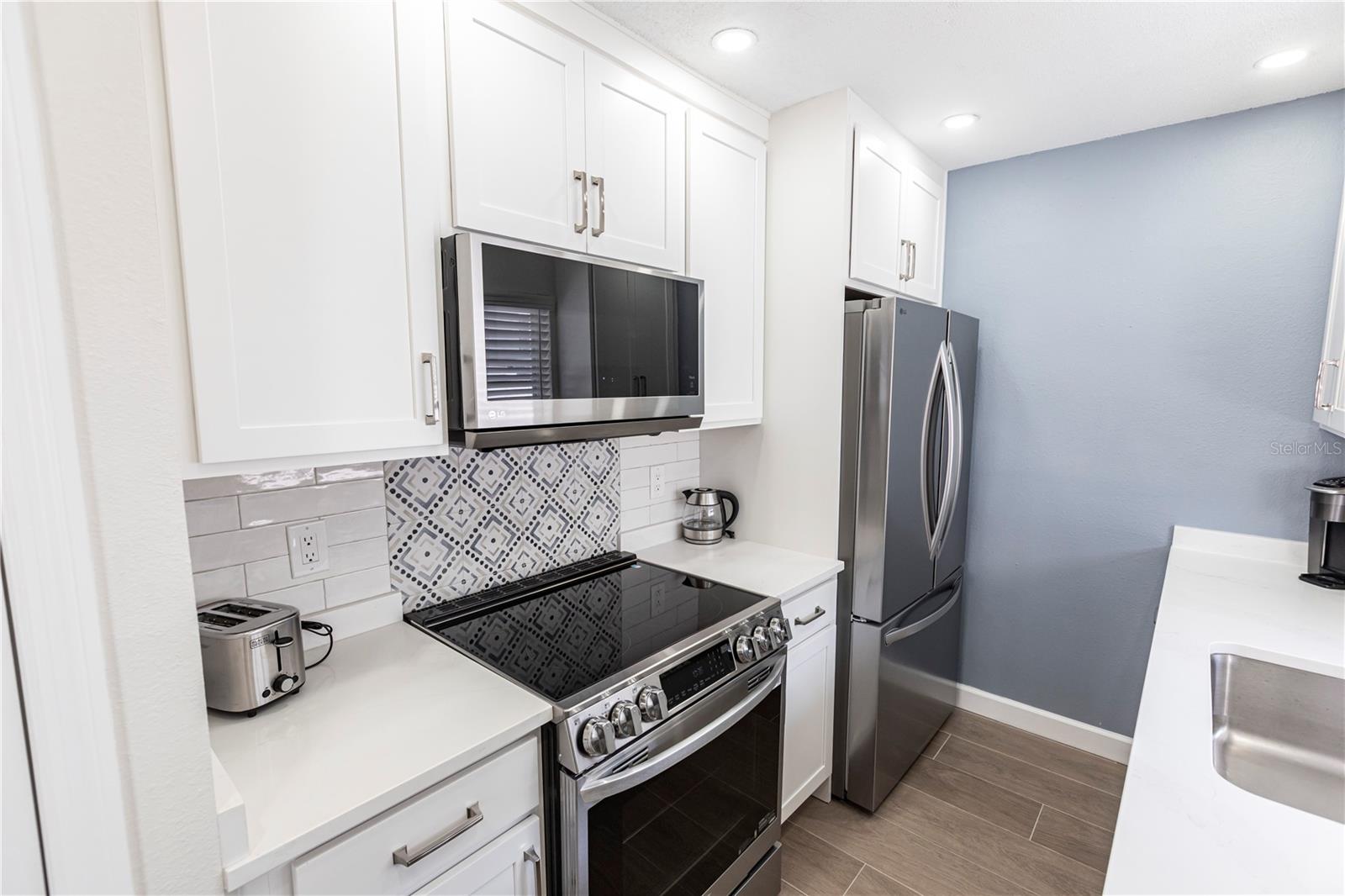 Image 6 of 16 For 6020 Midnight Pass Road 29