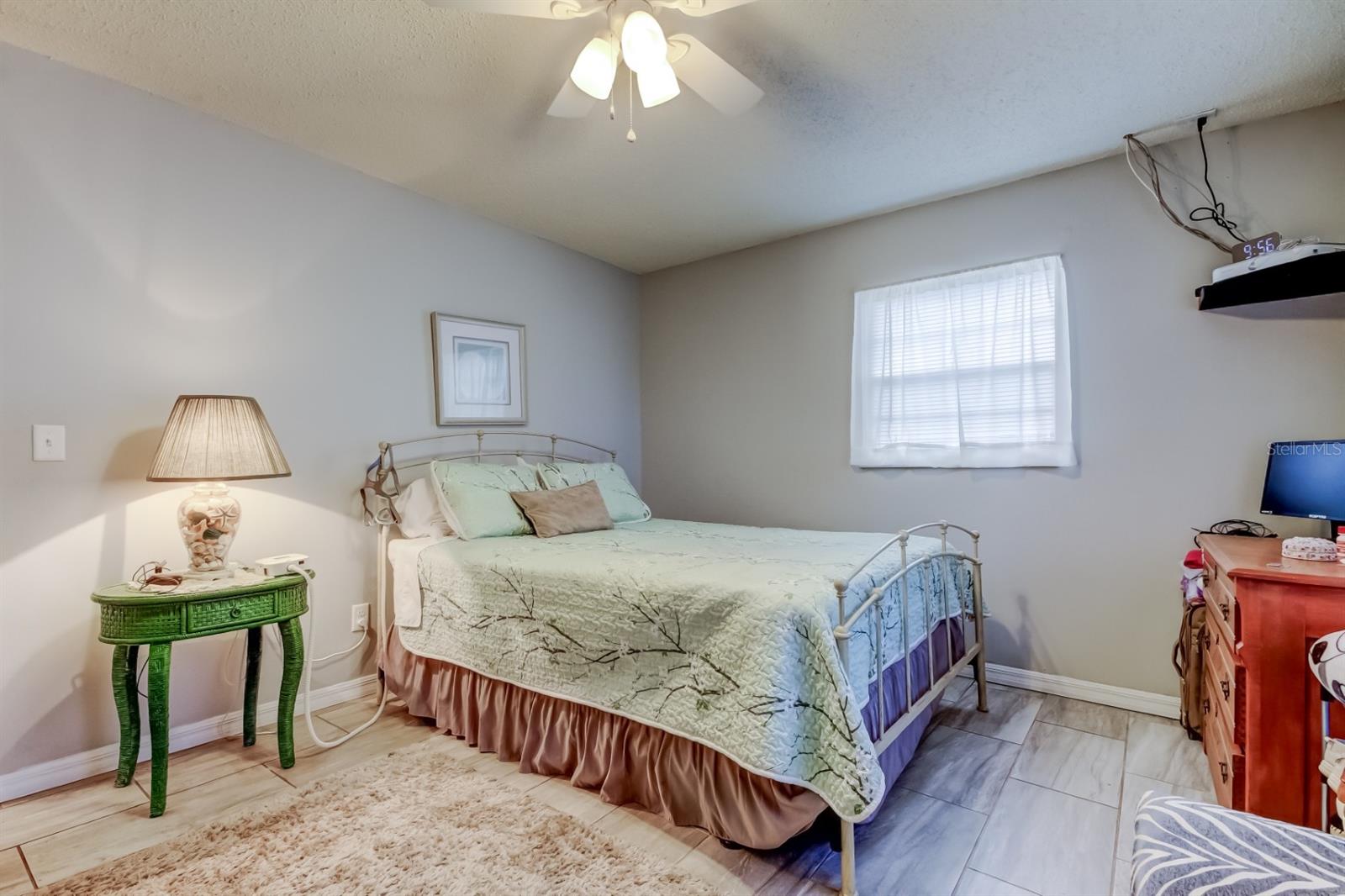 Image 12 of 40 For 39748 Meadowood Loop