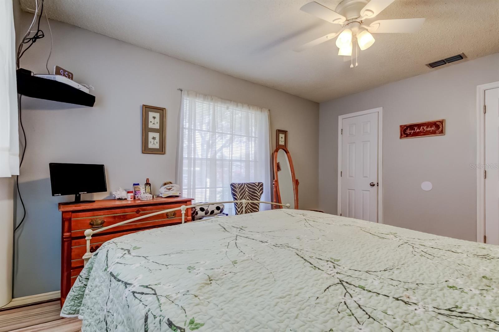 Image 13 of 40 For 39748 Meadowood Loop