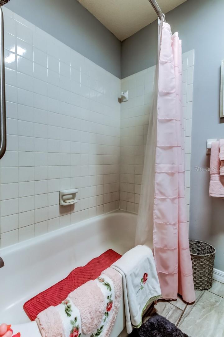 Image 15 of 40 For 39748 Meadowood Loop