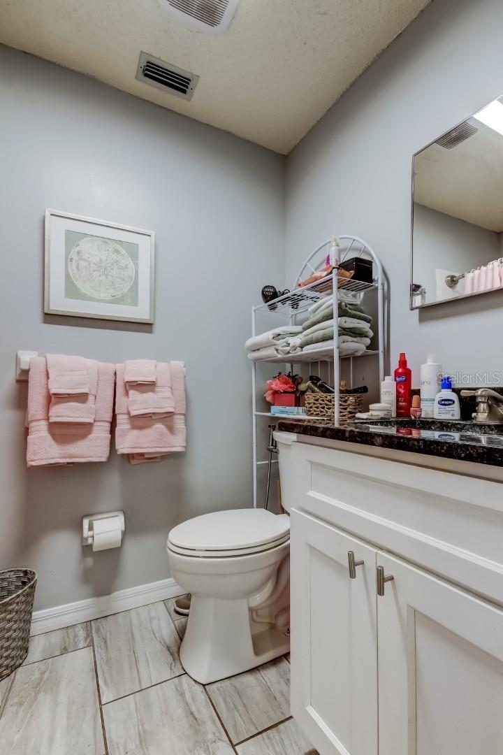 Image 17 of 40 For 39748 Meadowood Loop