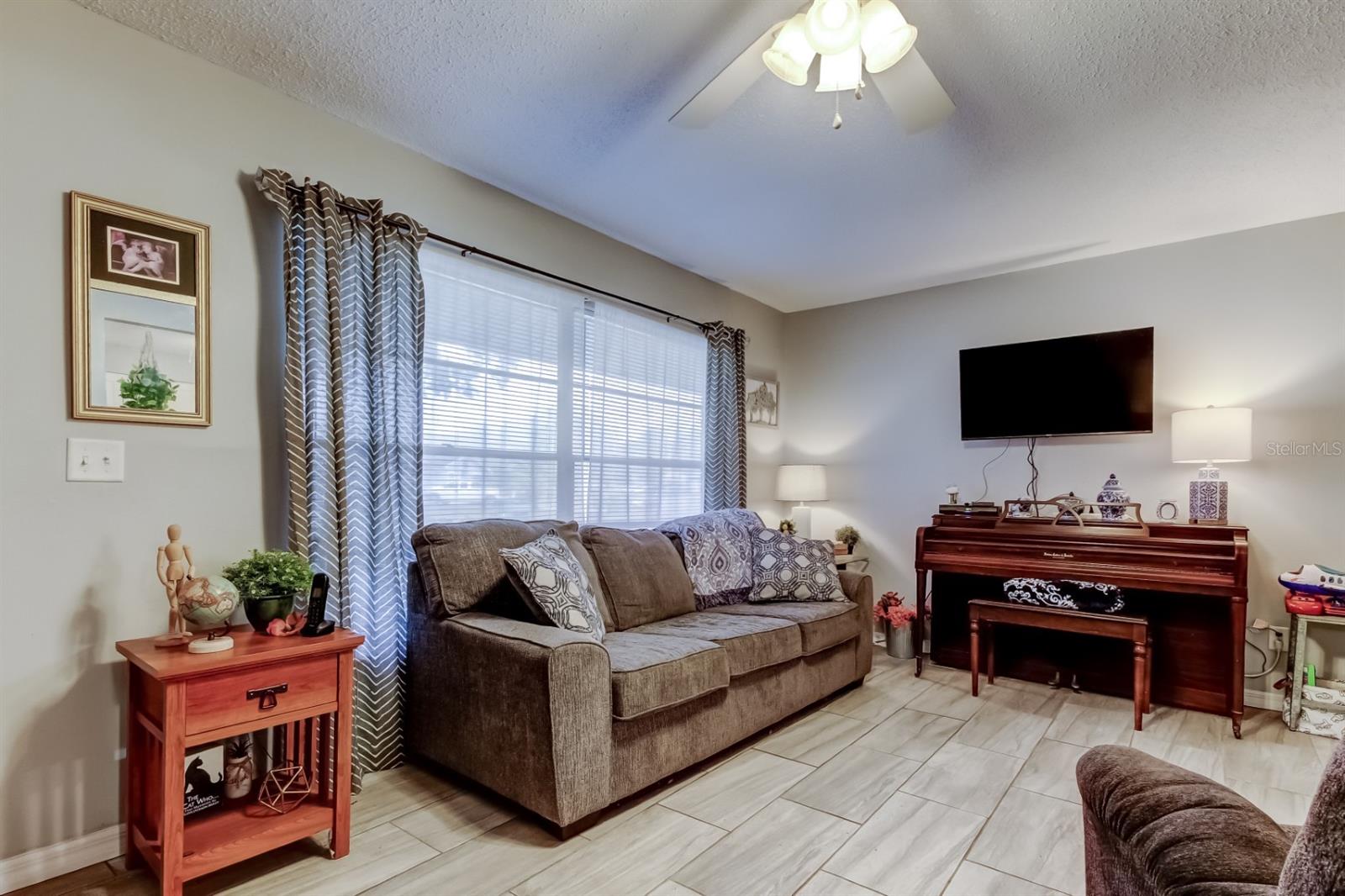 Image 26 of 40 For 39748 Meadowood Loop