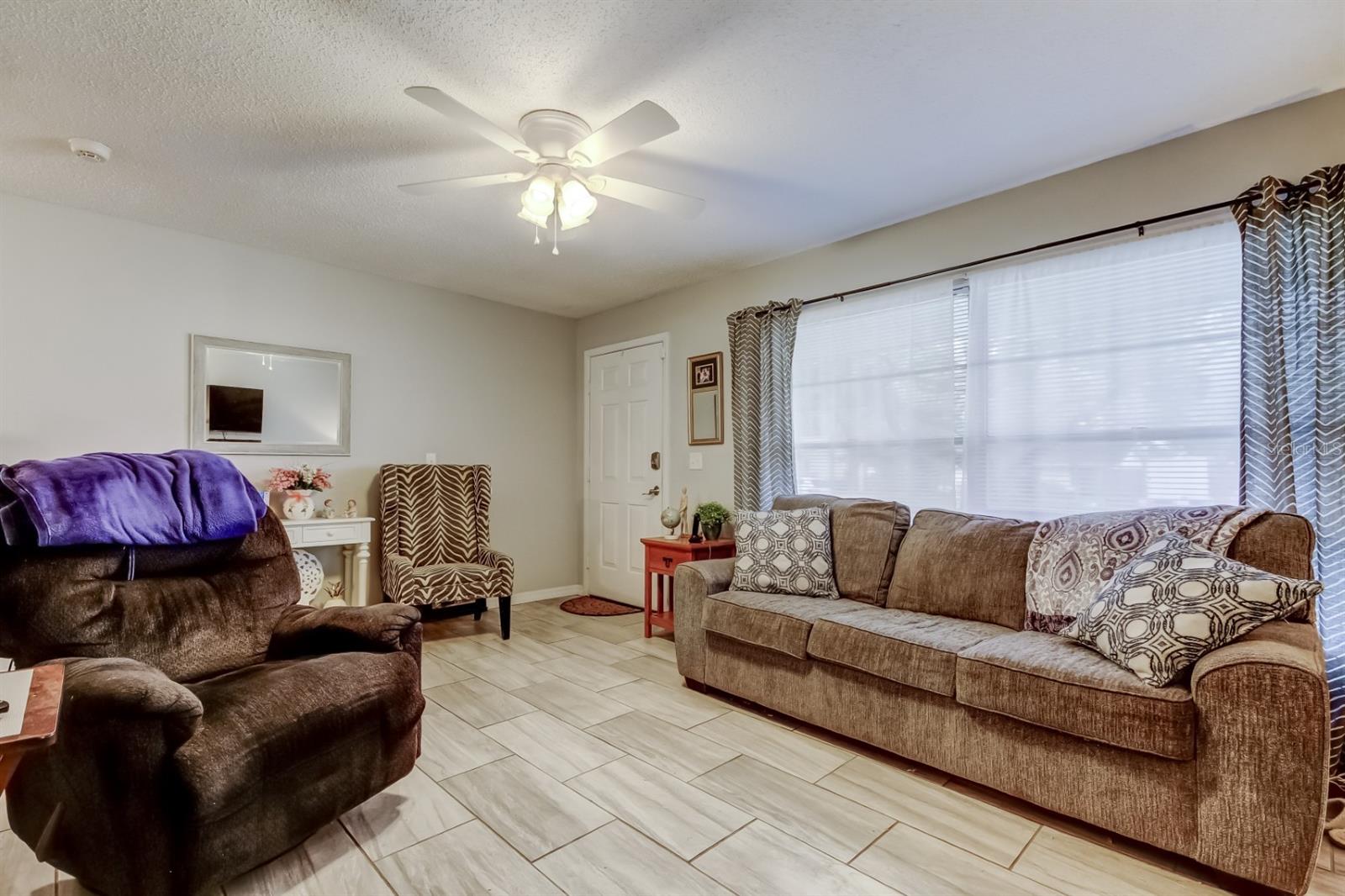 Image 28 of 40 For 39748 Meadowood Loop