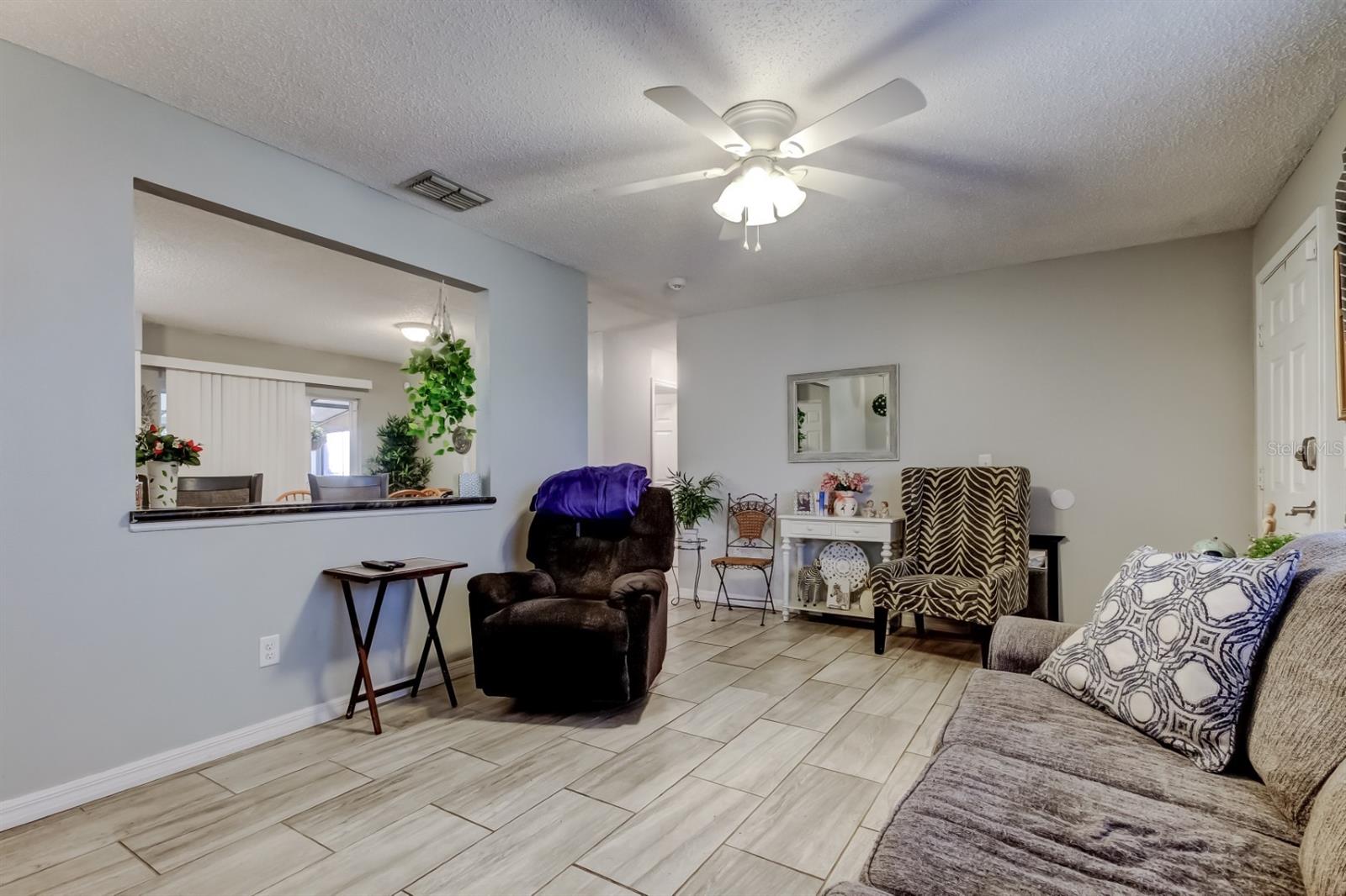 Image 3 of 40 For 39748 Meadowood Loop