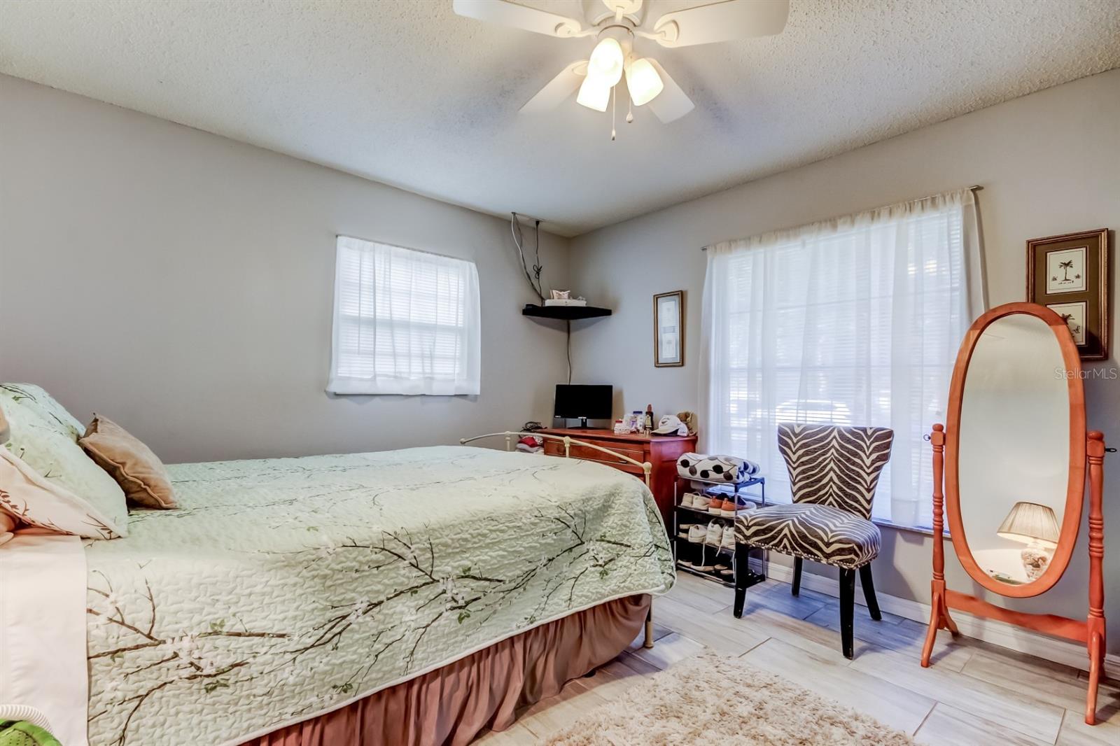 Image 37 of 40 For 39748 Meadowood Loop