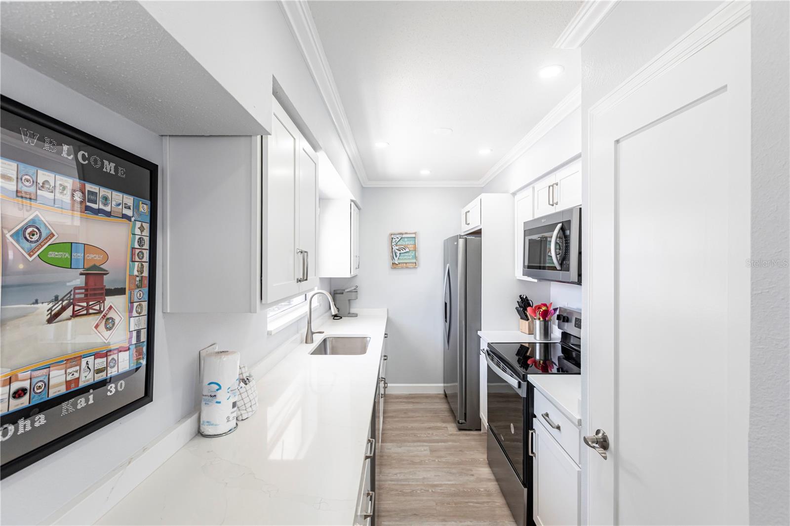 Image 6 of 14 For 6020 Midnight Pass Road 30