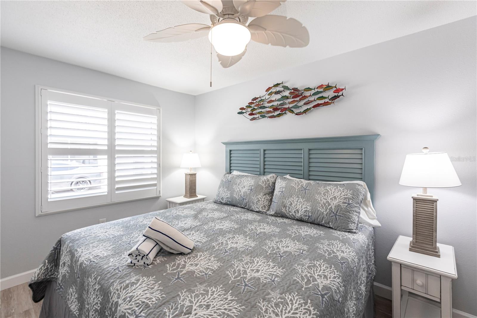 Image 7 of 14 For 6020 Midnight Pass Road 30