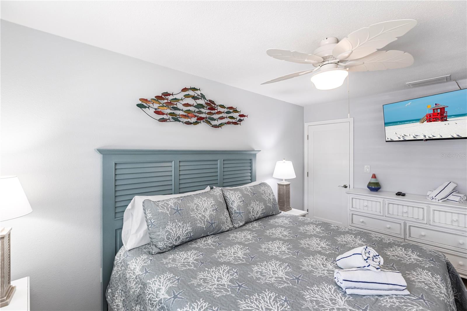 Image 8 of 14 For 6020 Midnight Pass Road 30