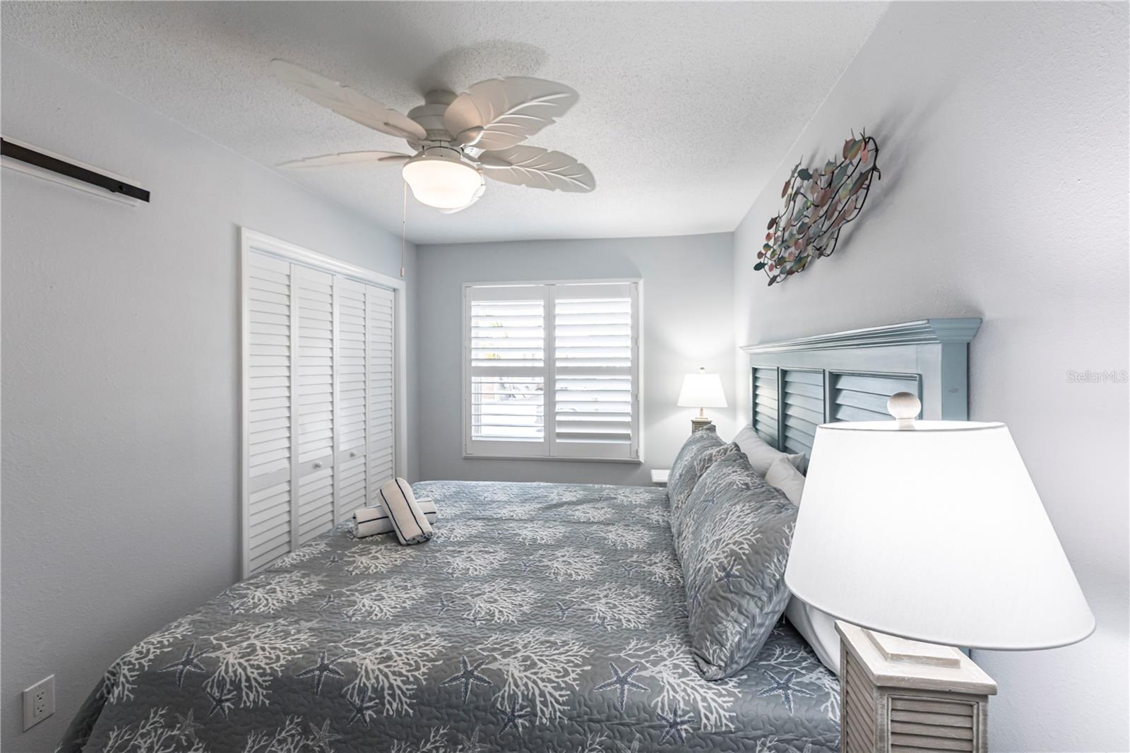 Image 9 of 14 For 6020 Midnight Pass Road 30