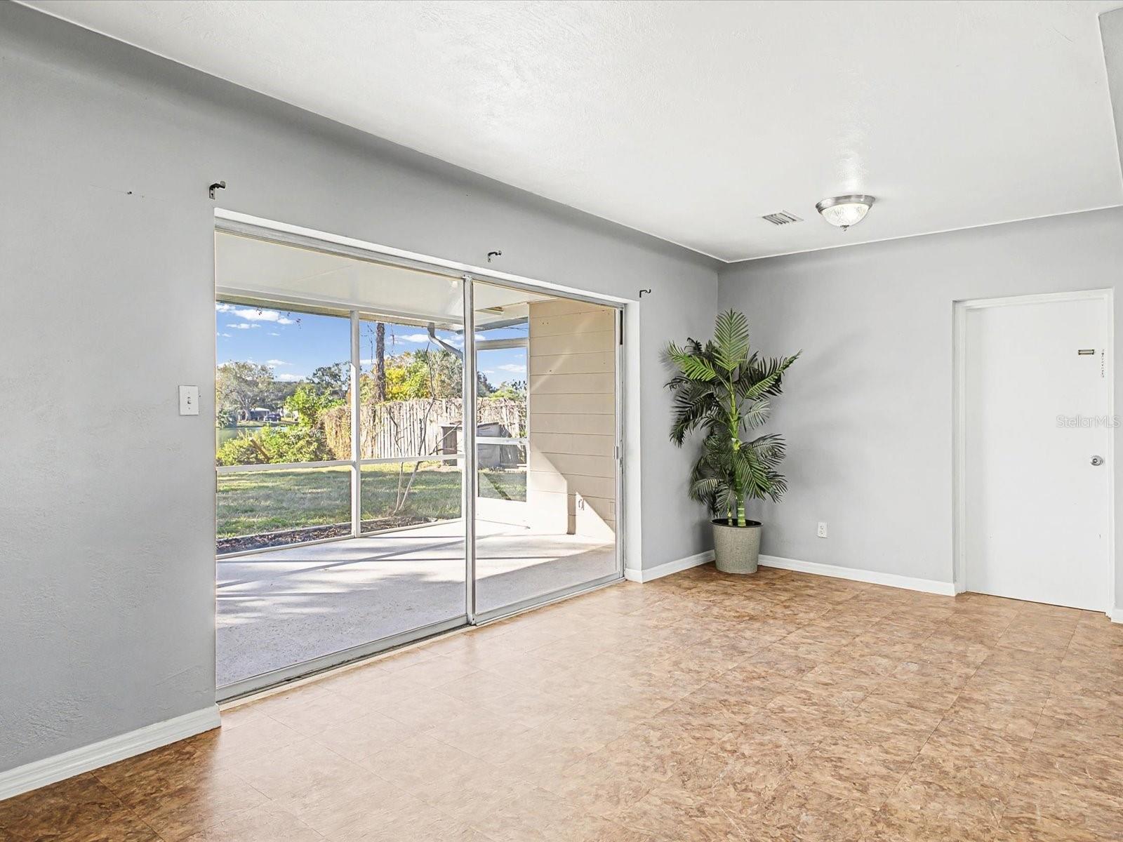 Image 7 of 43 For 9828 49th Avenue N