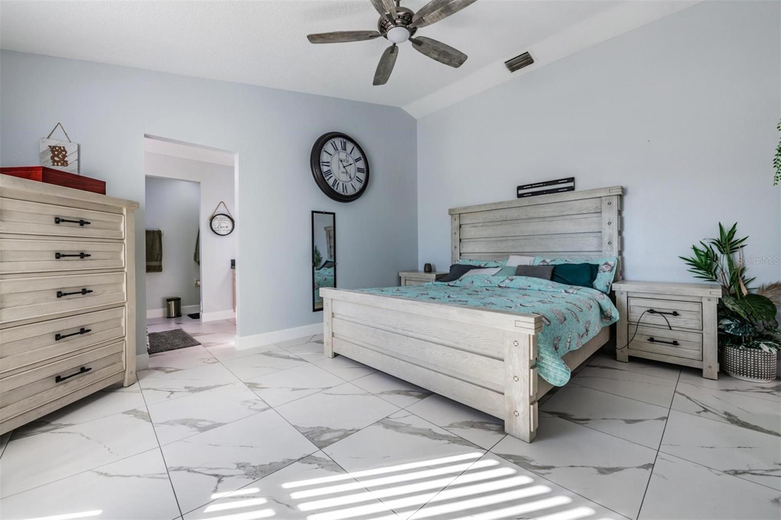 Image 15 of 40 For 12004 Colonial Estates Lane