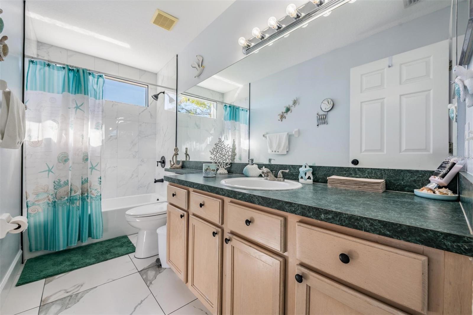 Image 19 of 40 For 12004 Colonial Estates Lane