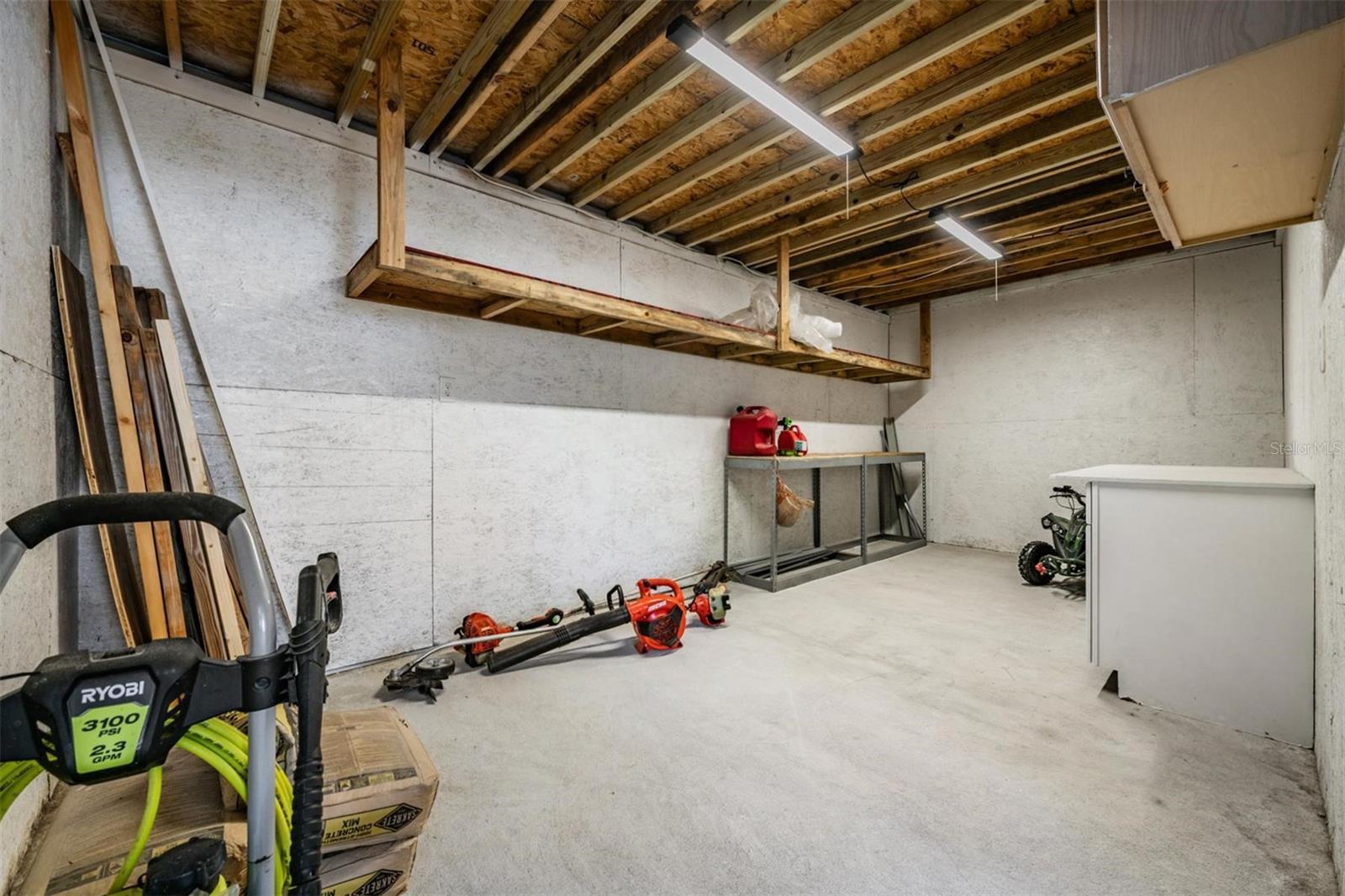 Image 23 of 40 For 12004 Colonial Estates Lane