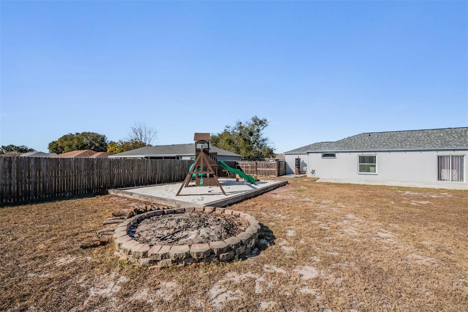 Image 24 of 40 For 12004 Colonial Estates Lane