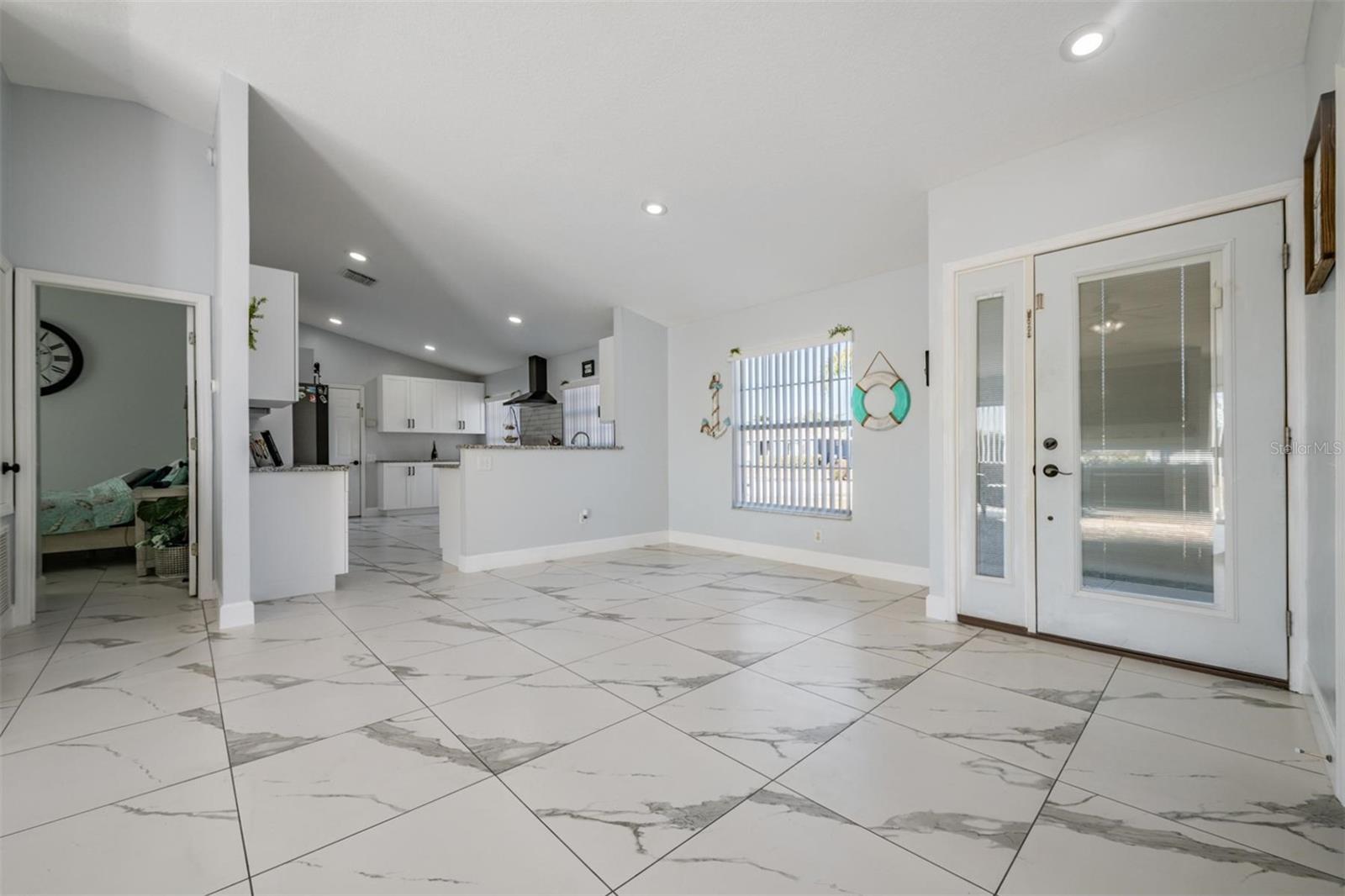 Image 4 of 40 For 12004 Colonial Estates Lane