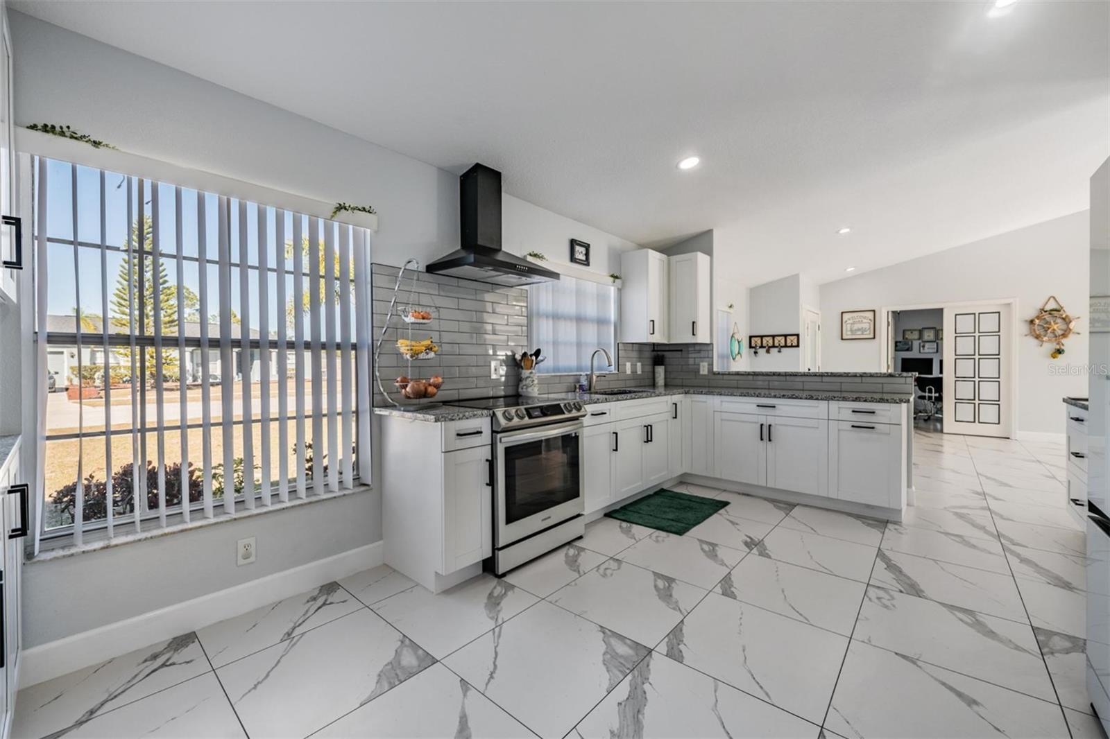 Image 9 of 40 For 12004 Colonial Estates Lane