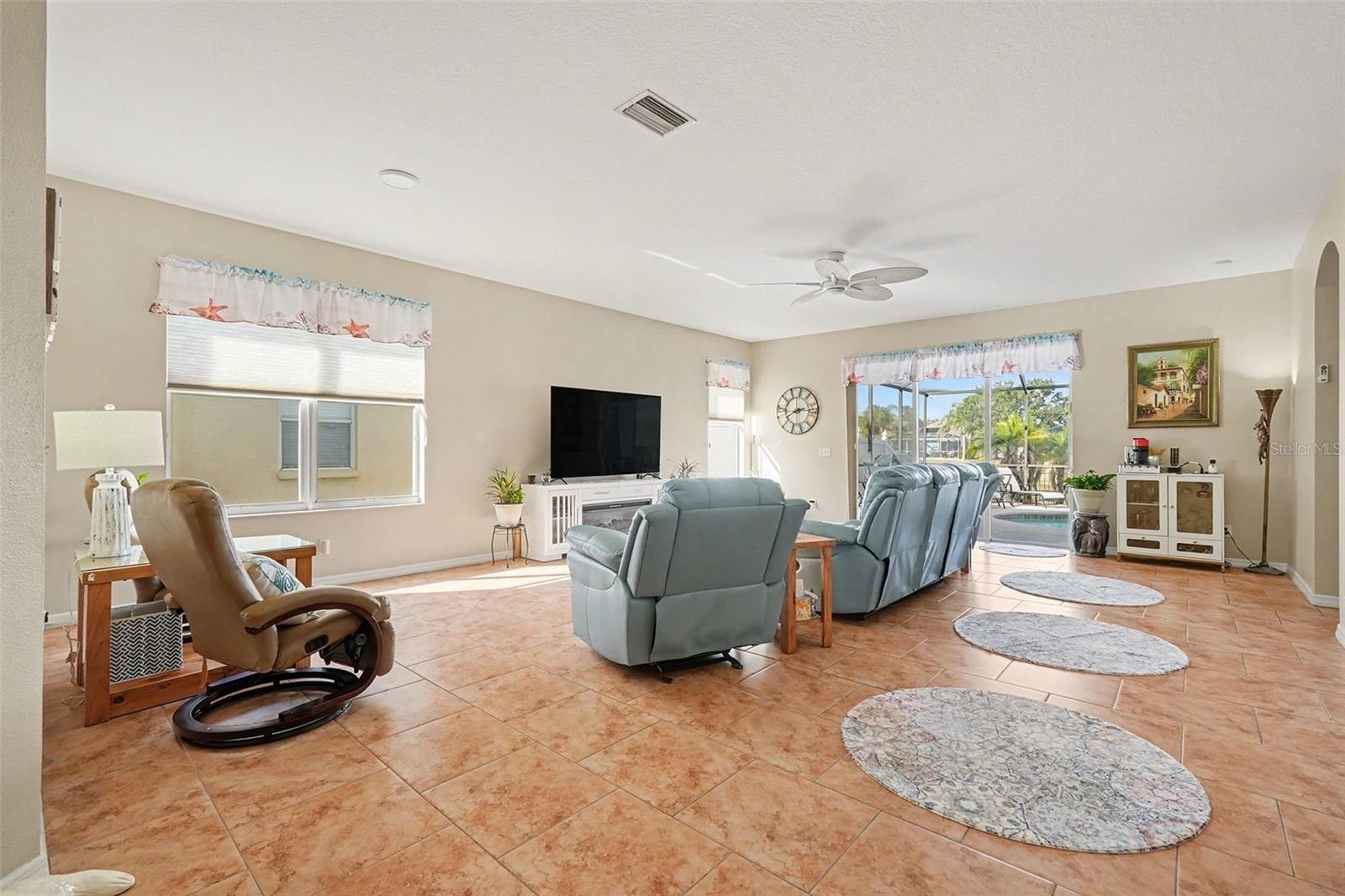 Image 4 of 20 For 12757 Standbridge Drive