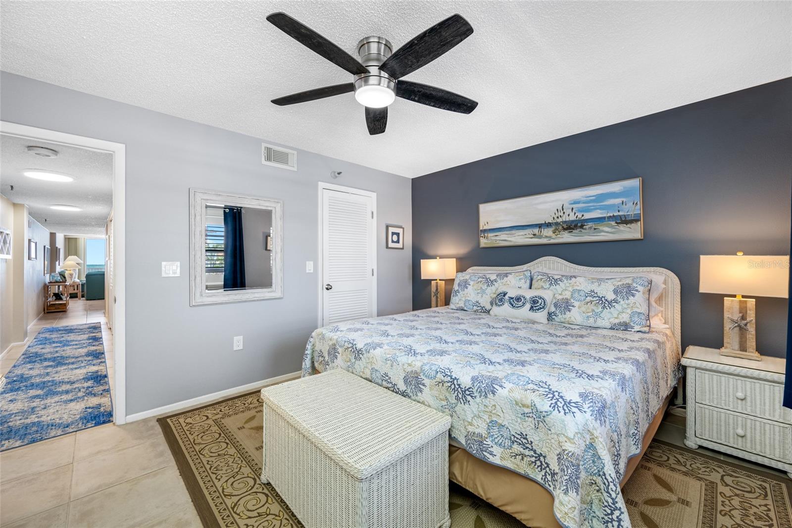 Listing photo id 13 for 13336 Gulf Boulevard 103