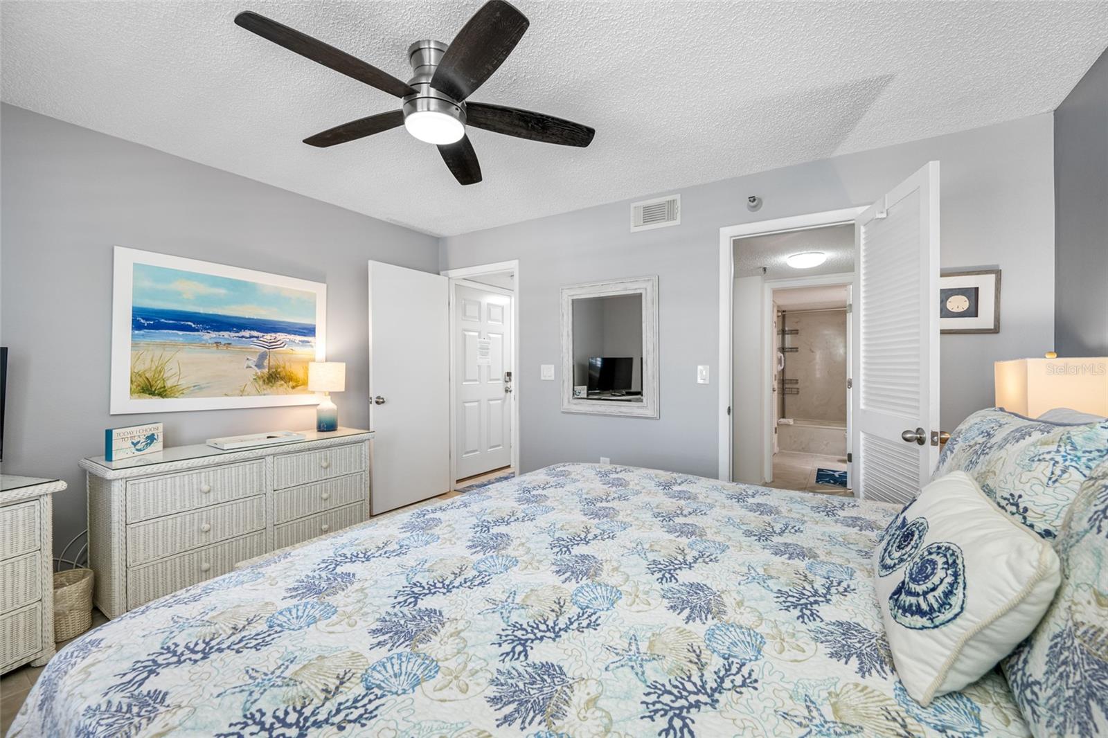 Listing photo id 14 for 13336 Gulf Boulevard 103