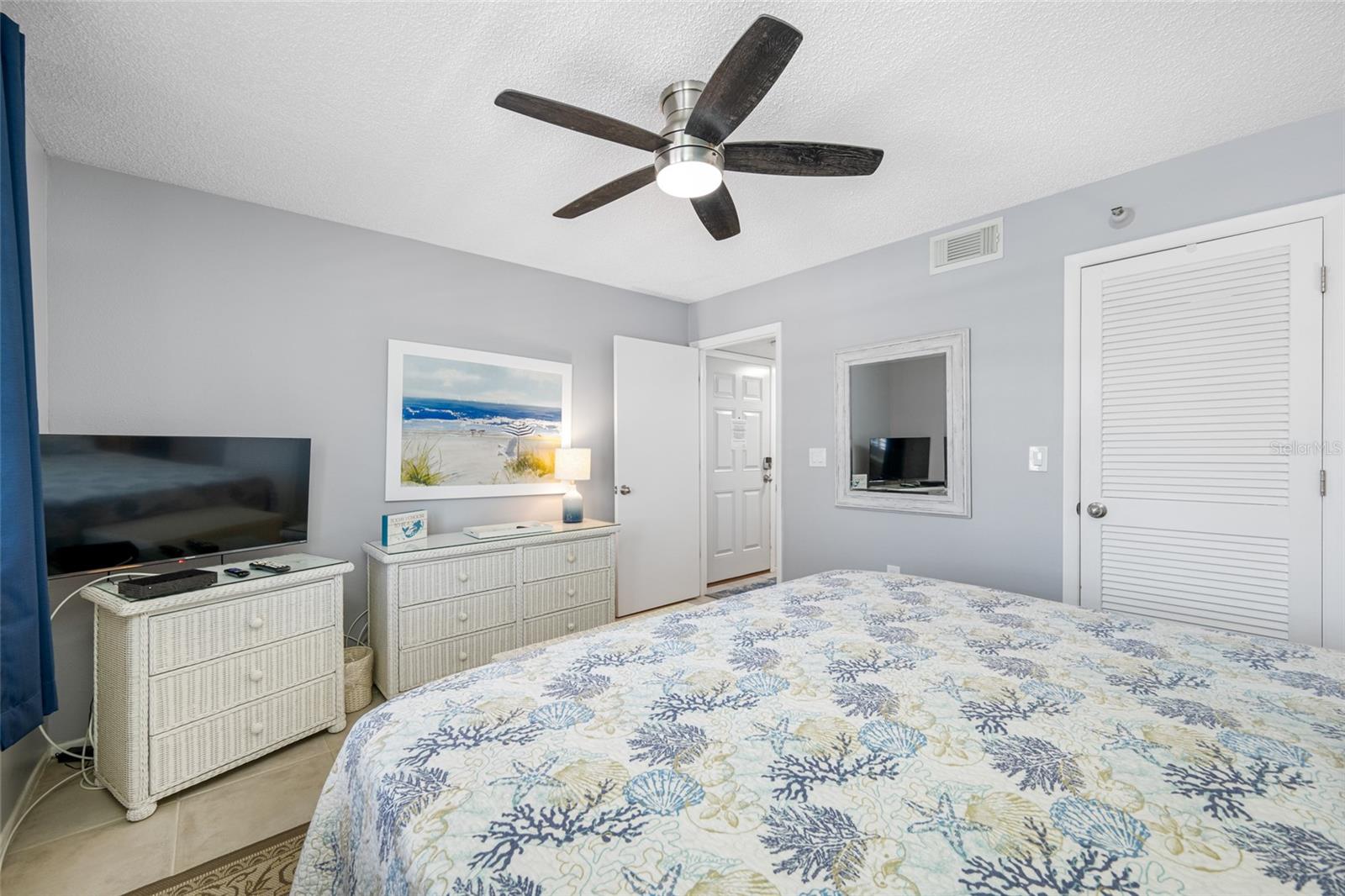 Listing photo id 15 for 13336 Gulf Boulevard 103