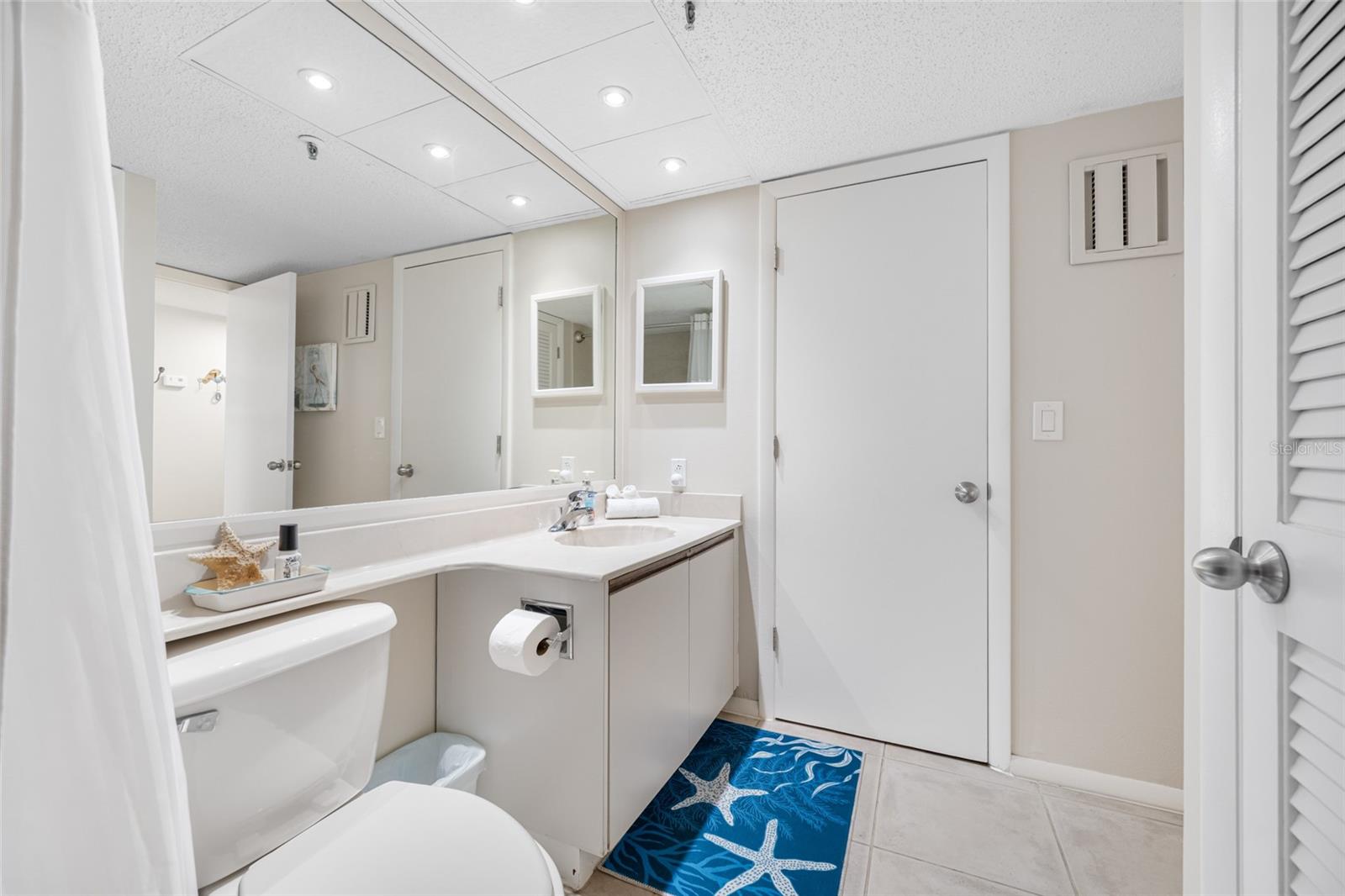 Listing photo id 21 for 13336 Gulf Boulevard 103