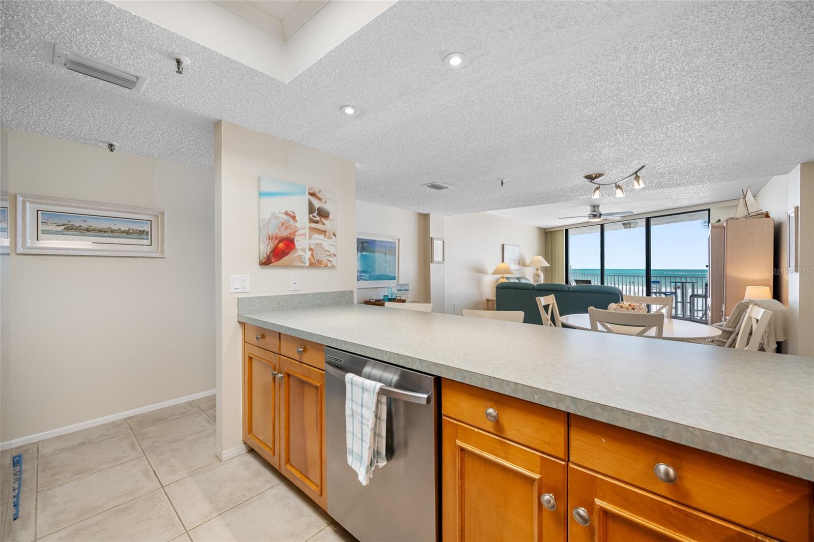 Listing photo id 26 for 13336 Gulf Boulevard 103