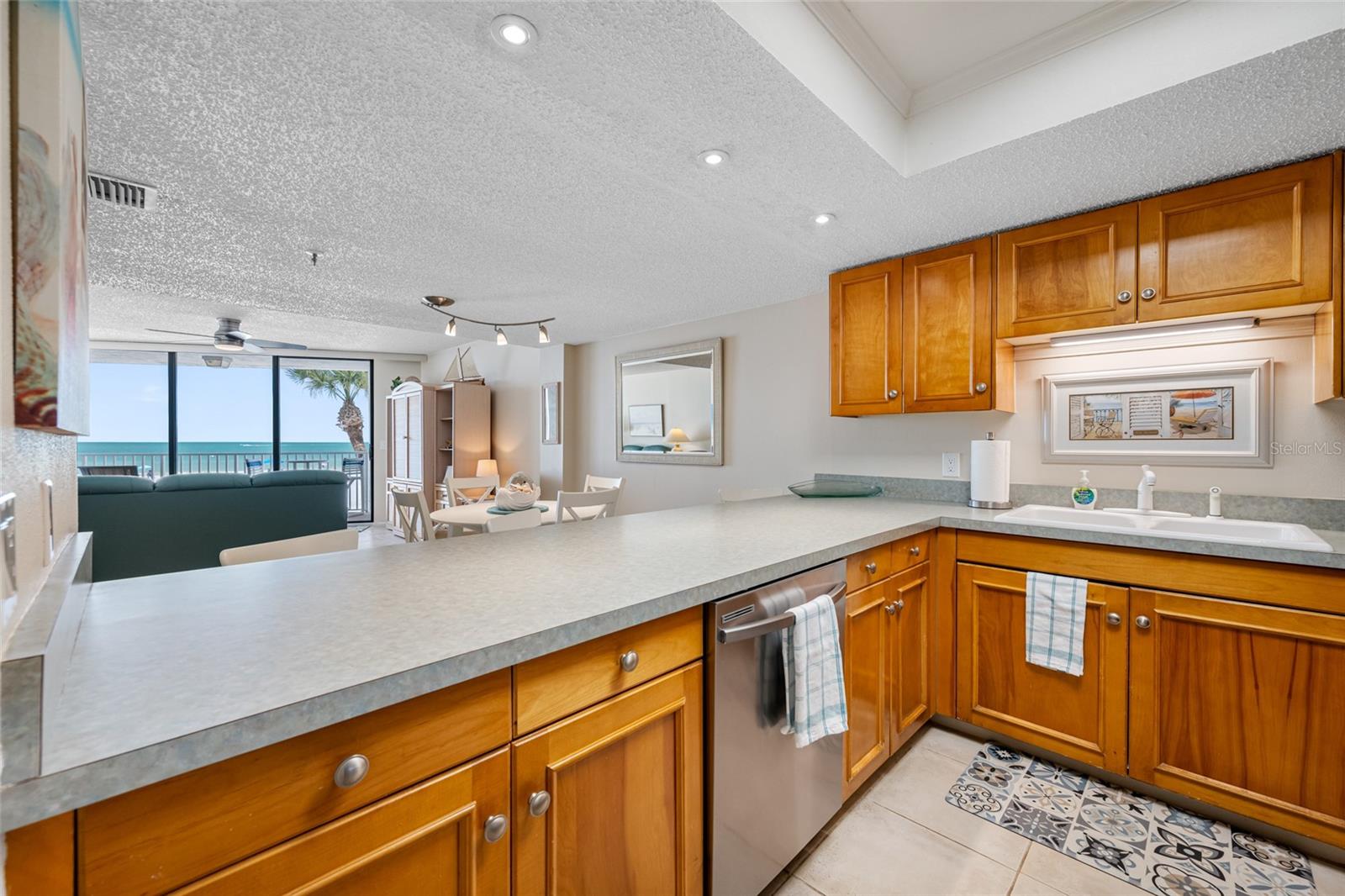 Listing photo id 27 for 13336 Gulf Boulevard 103