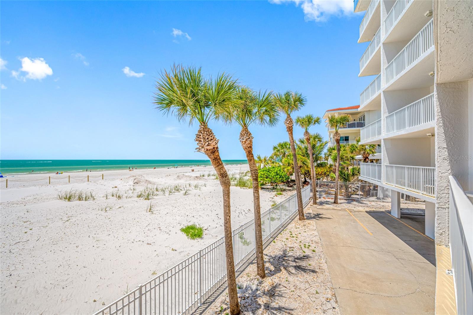 Listing photo id 41 for 13336 Gulf Boulevard 103