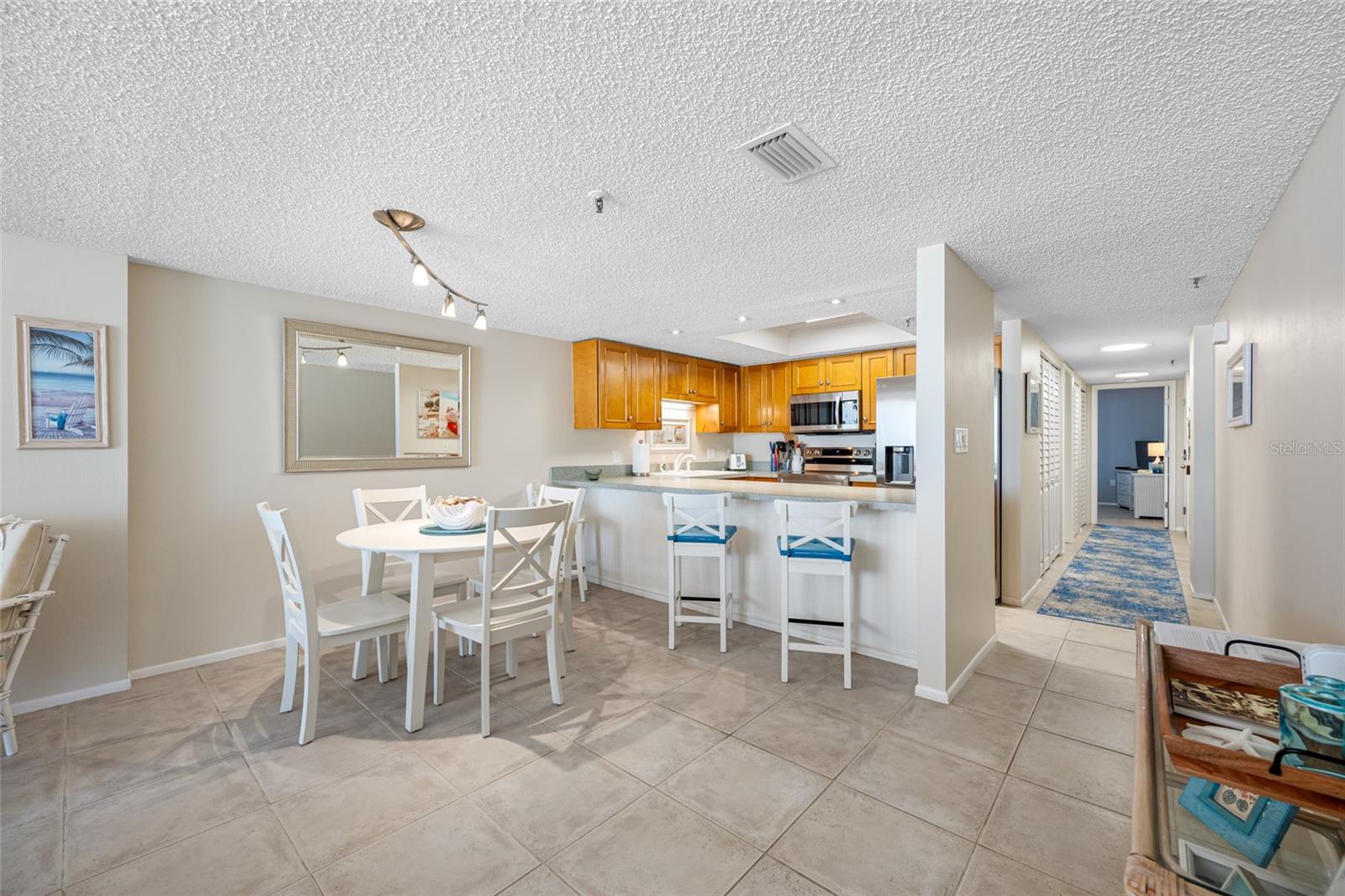 Listing photo id 3 for 13336 Gulf Boulevard 103