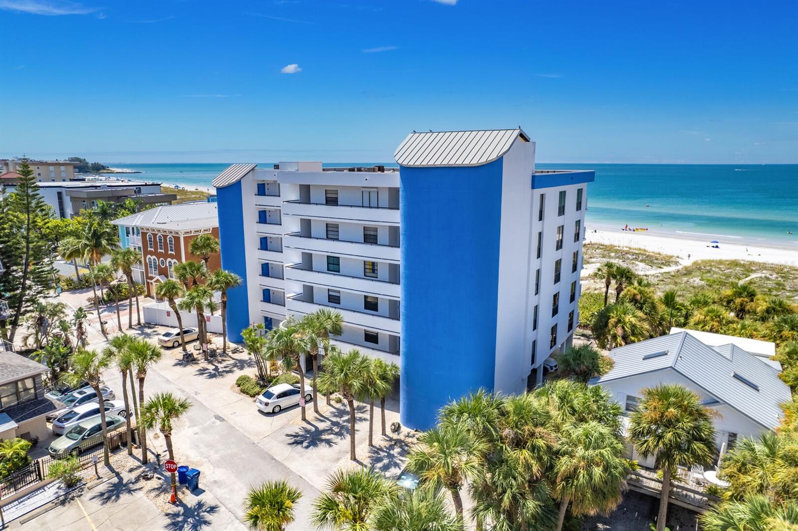 Listing photo id 51 for 13336 Gulf Boulevard 103