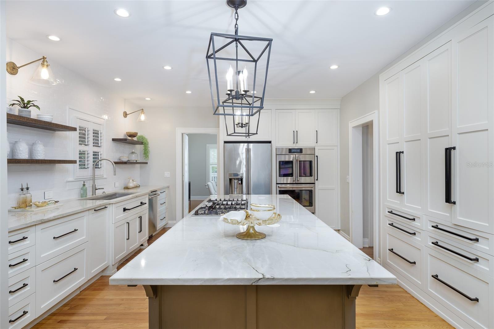 Listing photo id 13 for 446 16th Avenue Ne