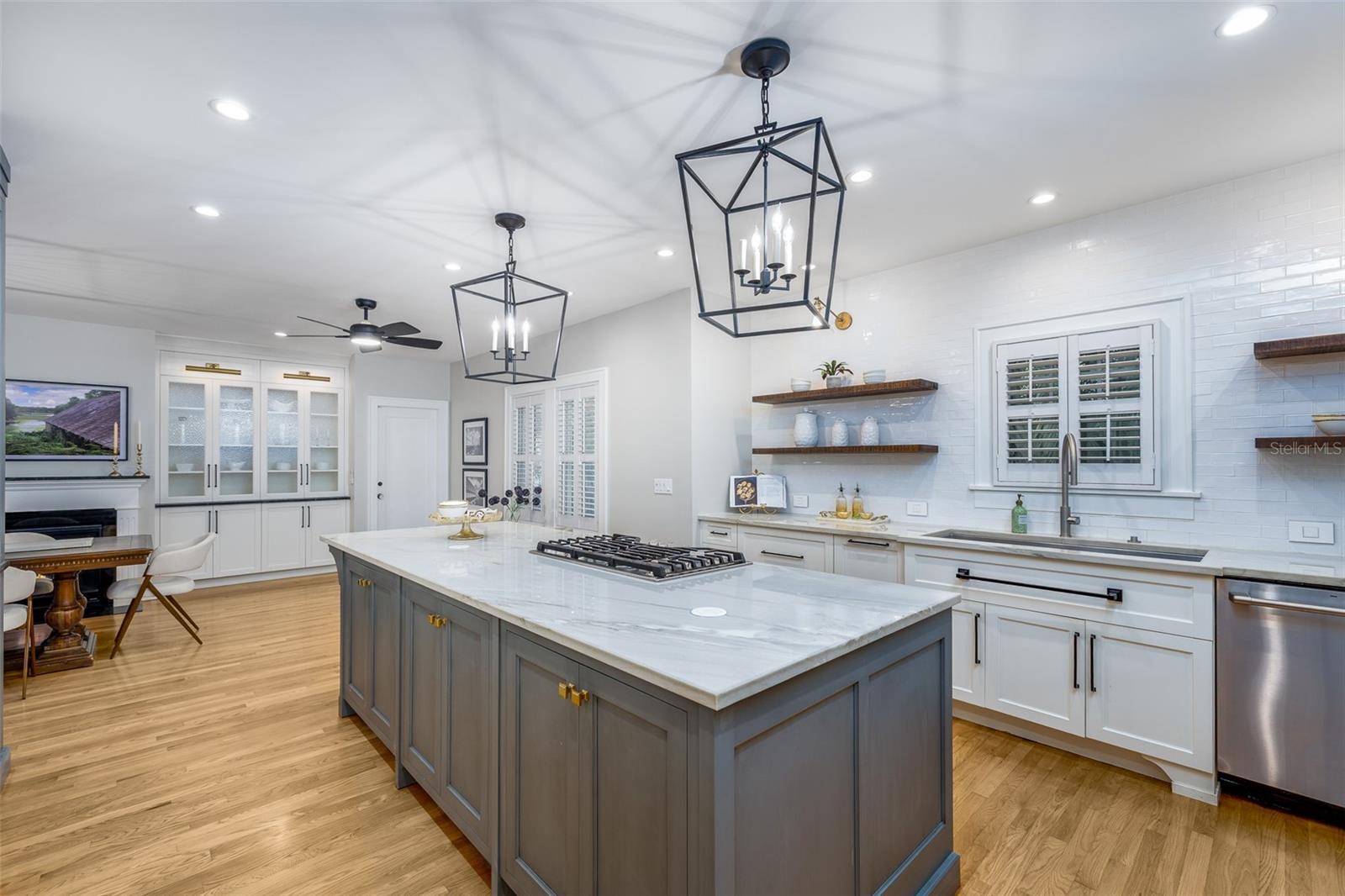 Listing photo id 14 for 446 16th Avenue Ne