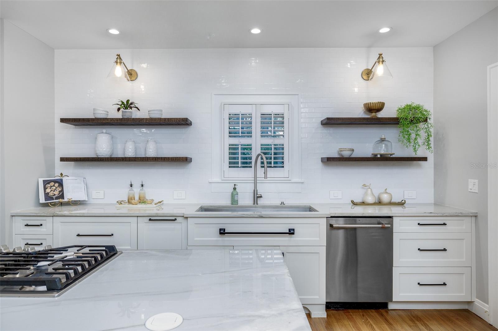 Listing photo id 15 for 446 16th Avenue Ne