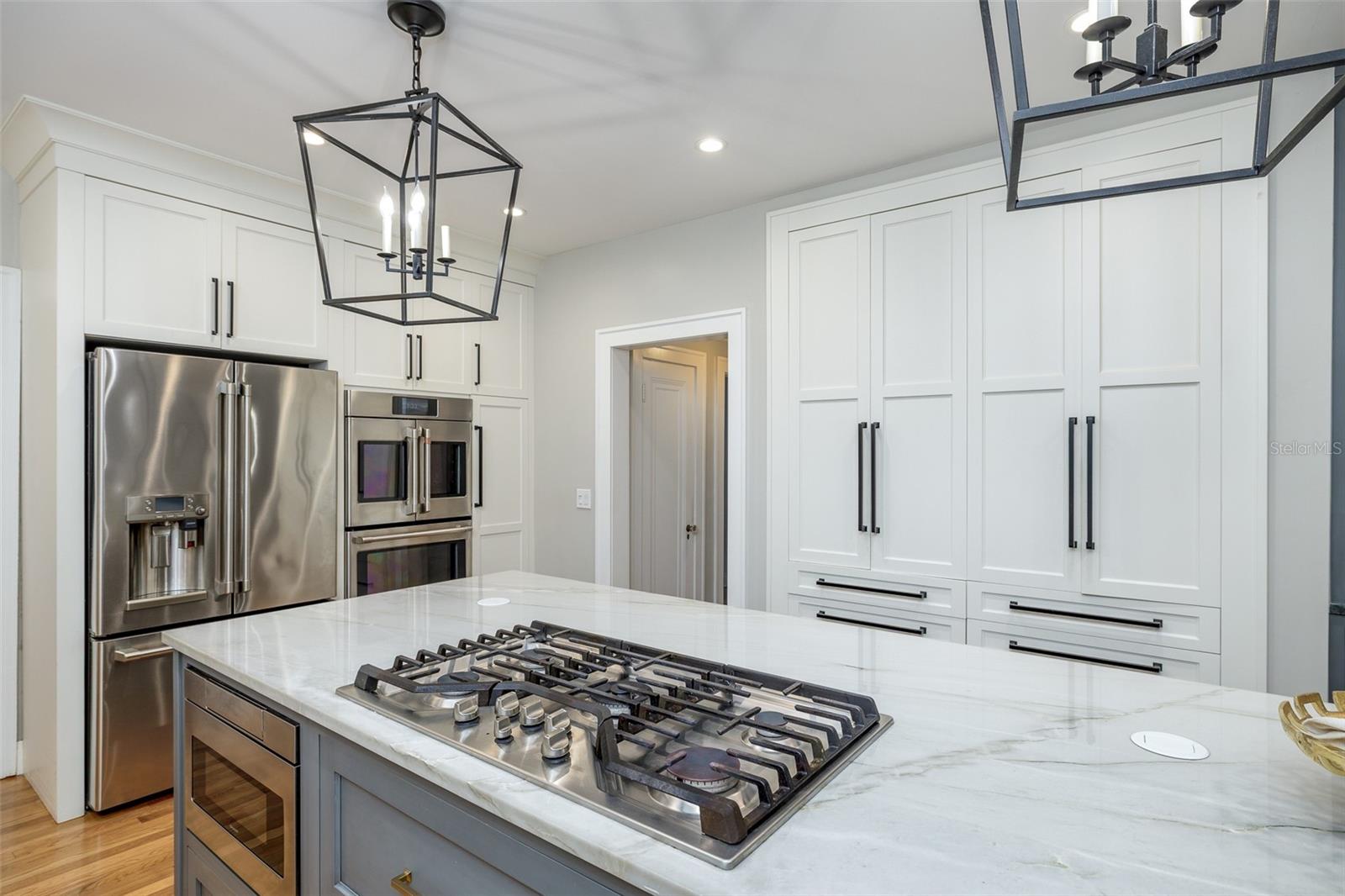 Listing photo id 16 for 446 16th Avenue Ne