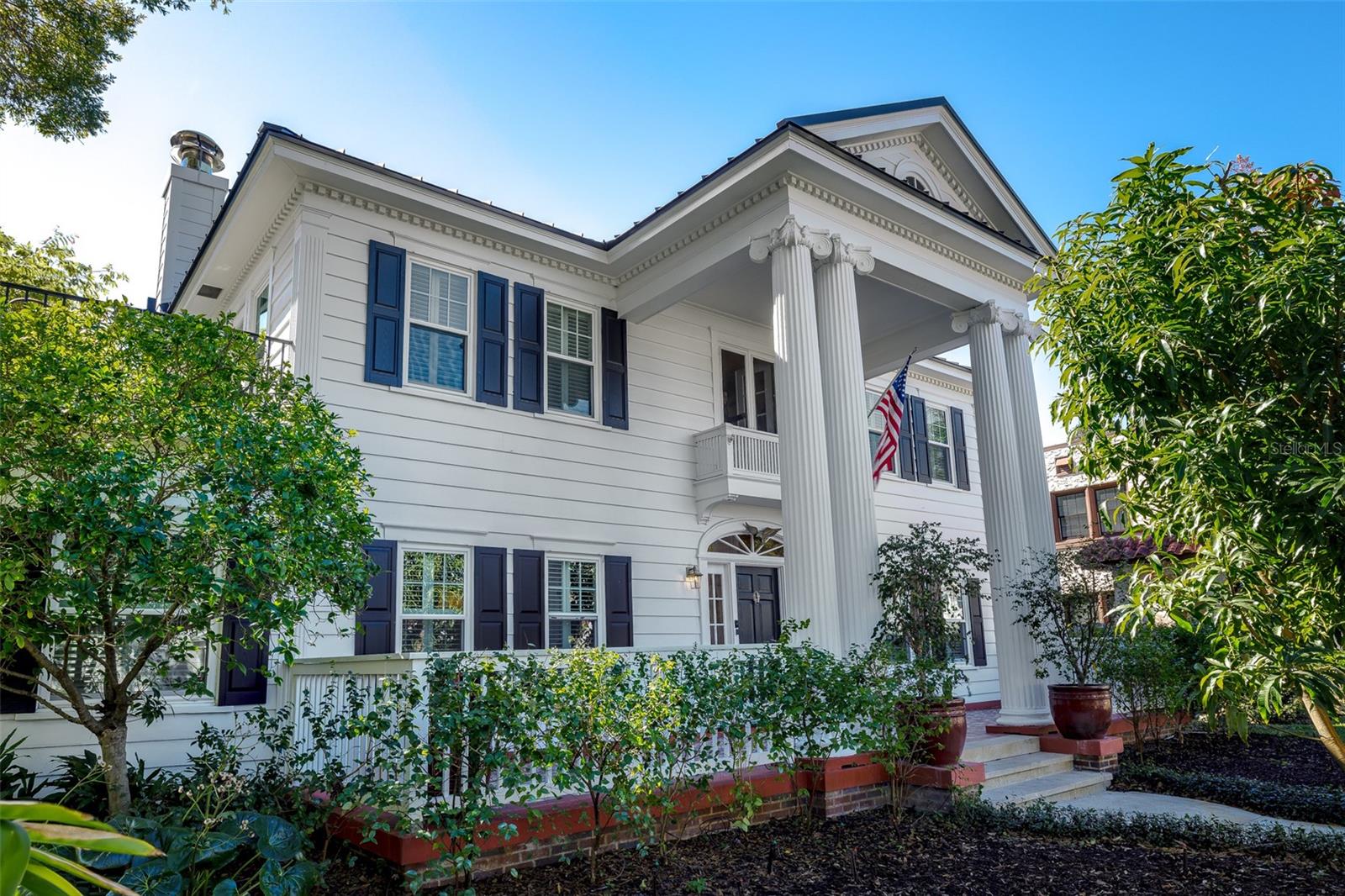 Listing photo id 0 for 446 16th Avenue Ne