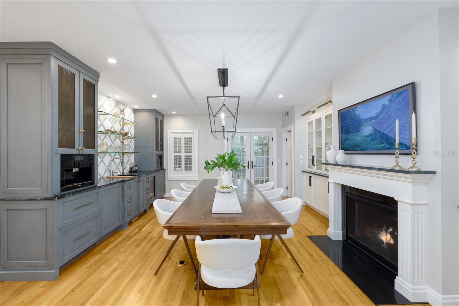 Listing photo id 19 for 446 16th Avenue Ne