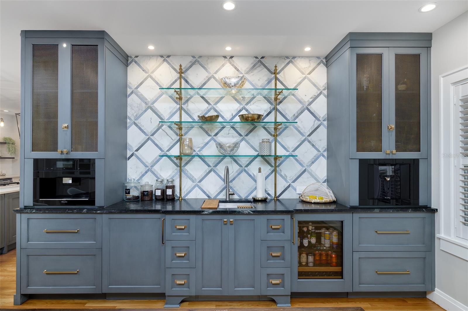 Listing photo id 21 for 446 16th Avenue Ne