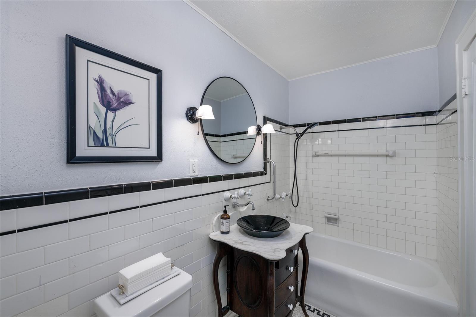 Listing photo id 25 for 446 16th Avenue Ne